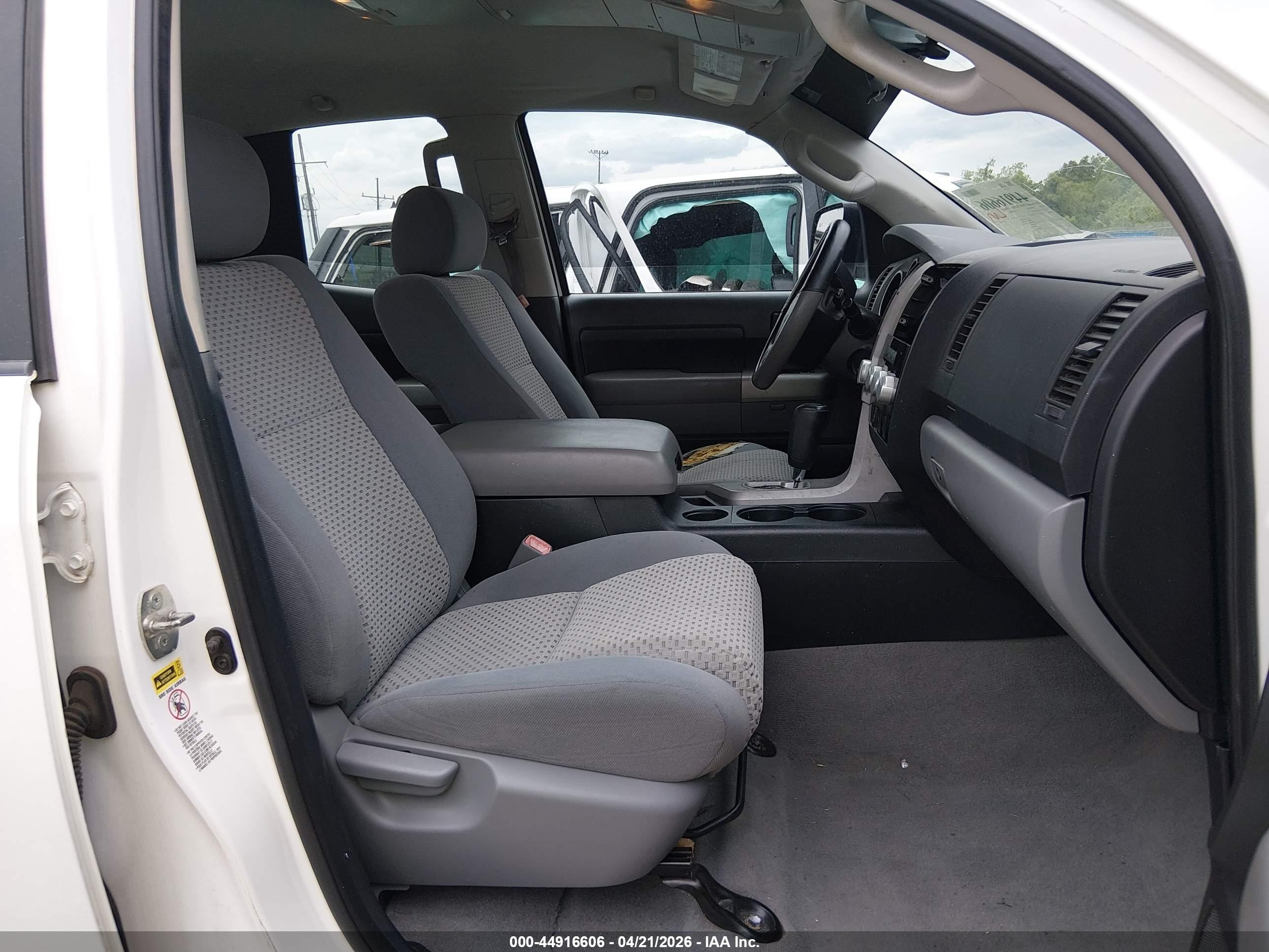2009 Toyota Tundra Grade 4.7l V8 White vin: 5TFRT54149X028029