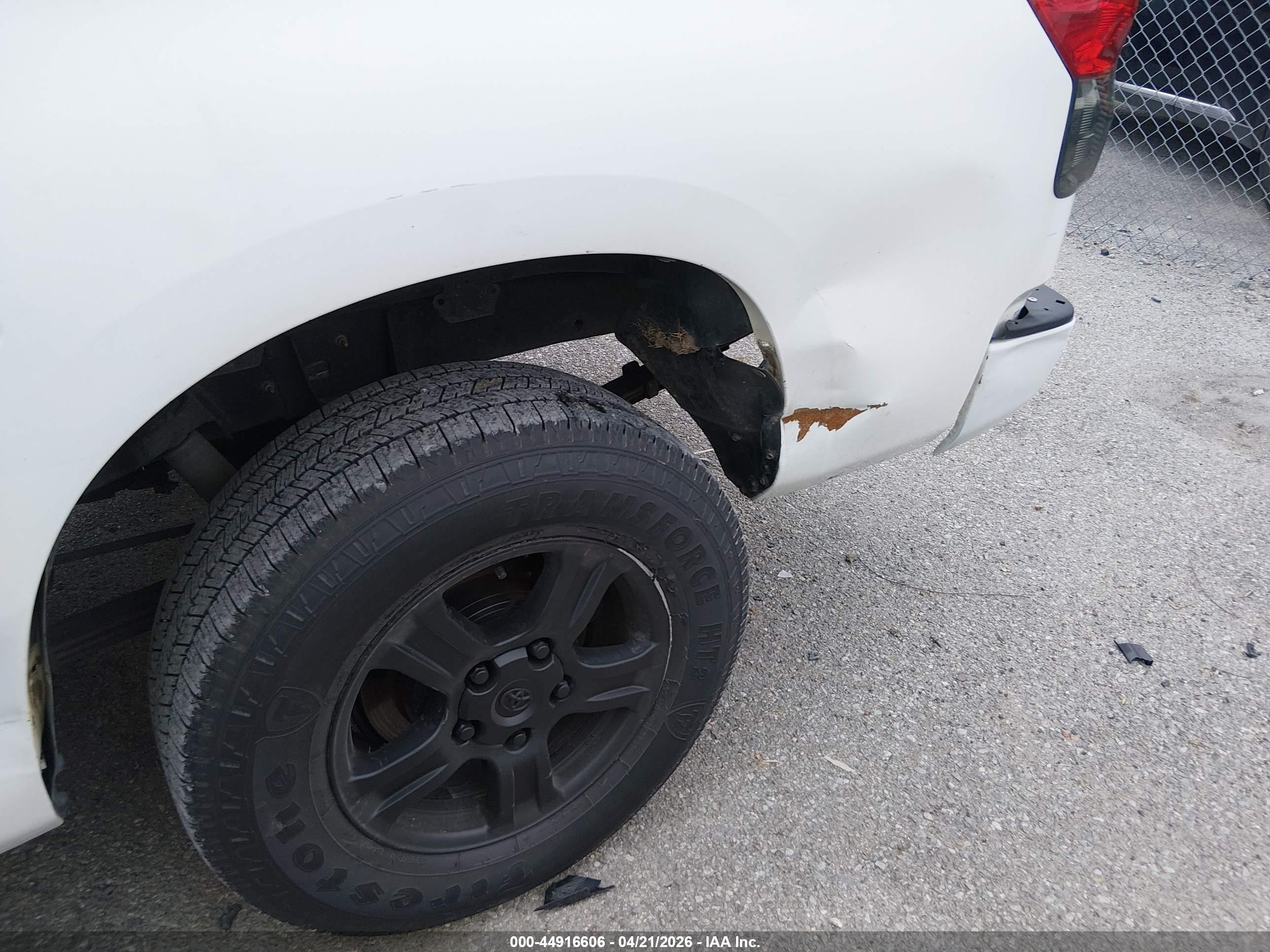 2009 Toyota Tundra Grade 4.7l V8 White vin: 5TFRT54149X028029