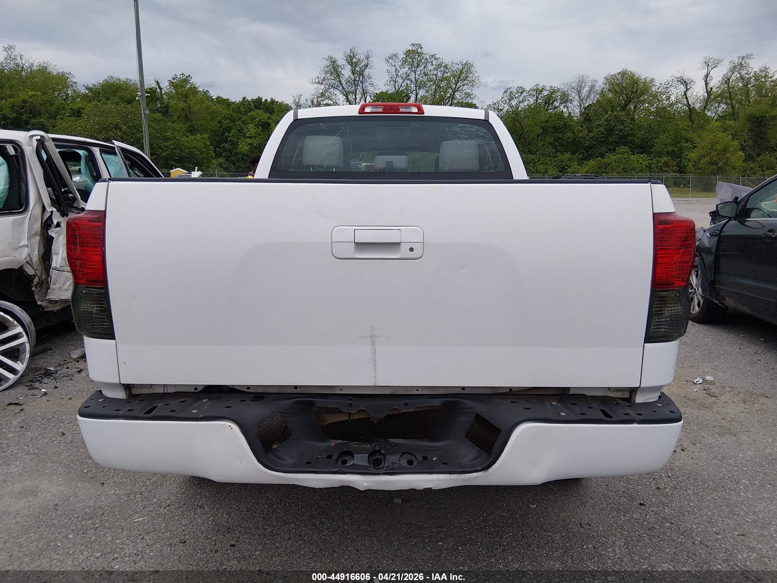 2009 Toyota Tundra Grade 4.7l V8 White vin: 5TFRT54149X028029