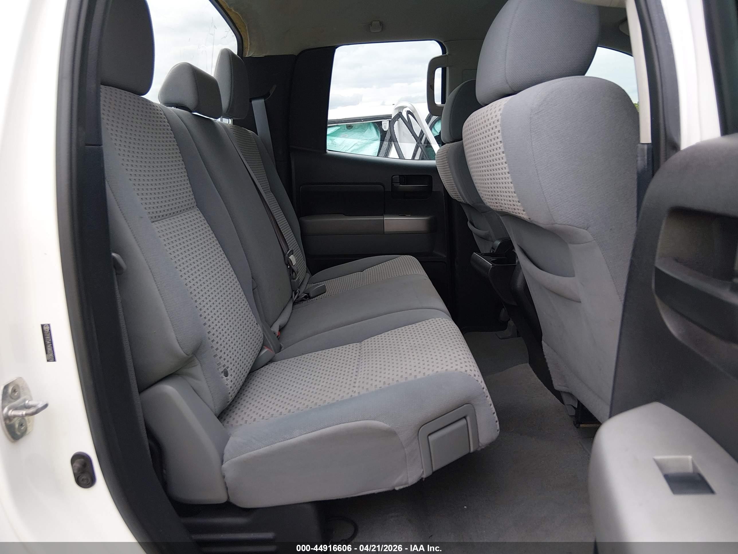2009 Toyota Tundra Grade 4.7l V8 White vin: 5TFRT54149X028029