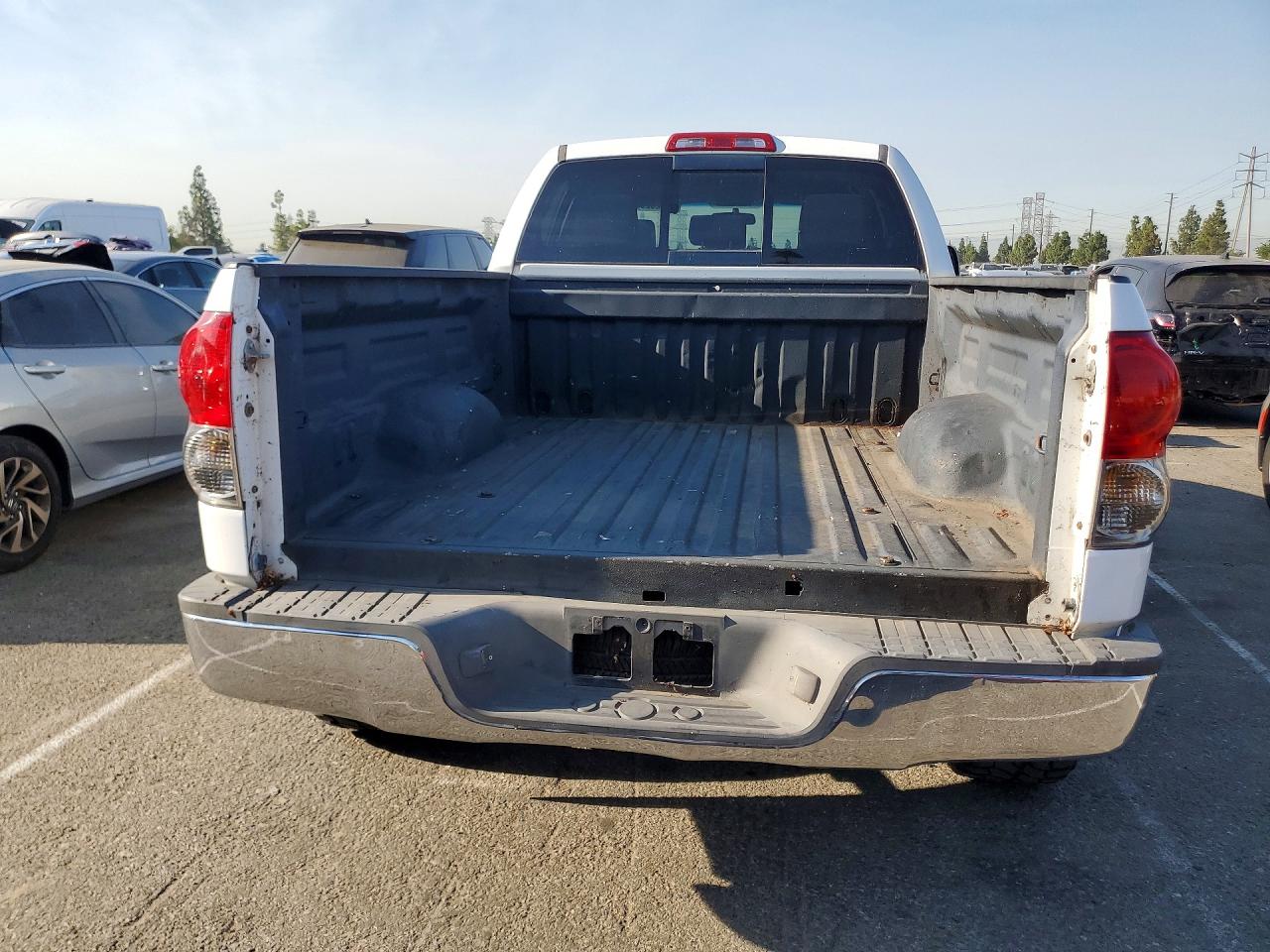 2008 Toyota Tundra Grade White vin: 5TFRT54198X021625