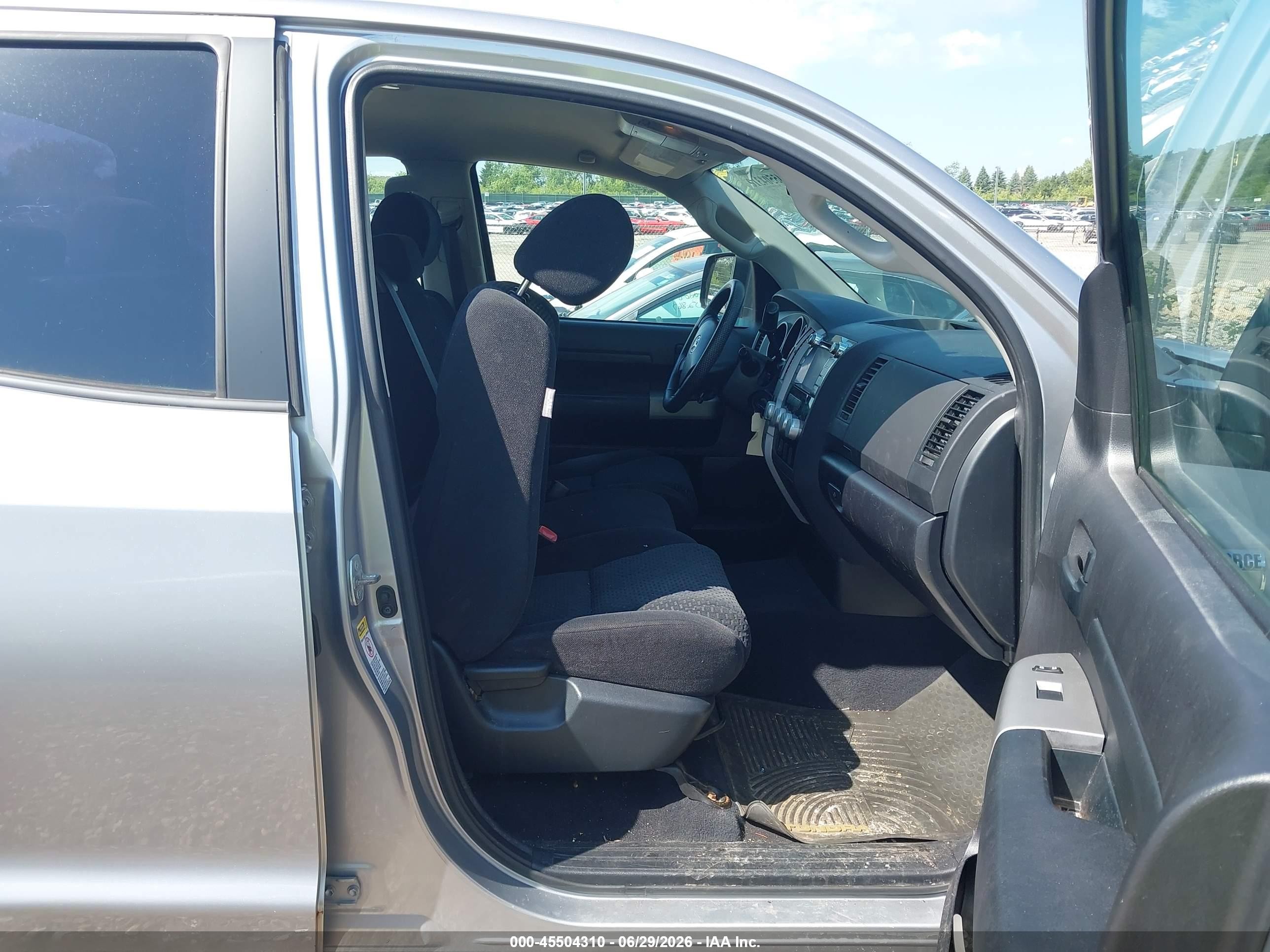2008 Toyota Tundra Base 4.7l V8 Silver vin: 5TFRT541X8X020063