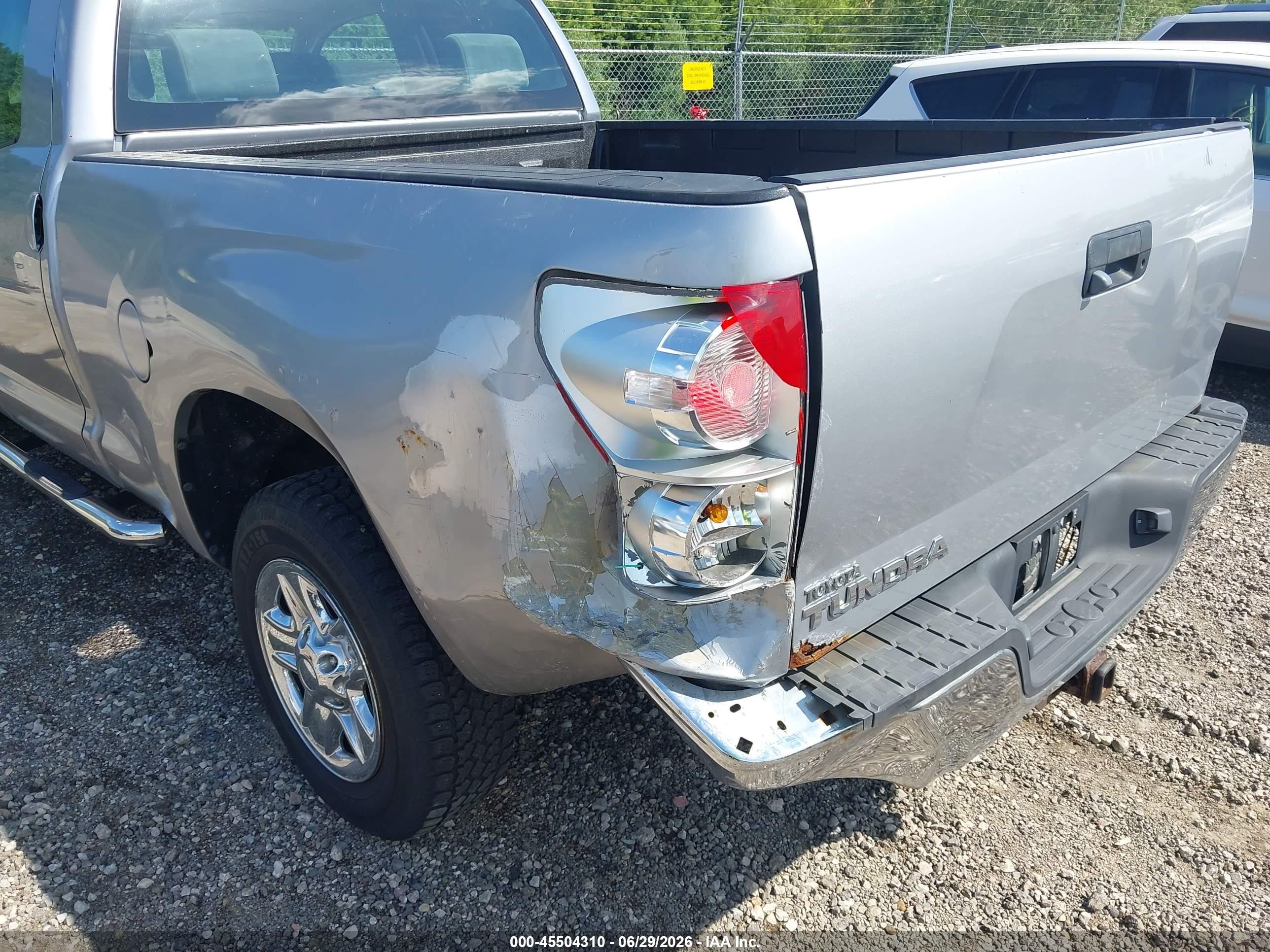2008 Toyota Tundra Base 4.7l V8 Silver vin: 5TFRT541X8X020063