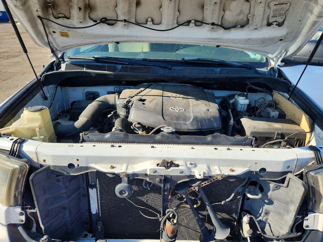 2008 Toyota Tundra Grade White vin: 5TFRU54148X010402