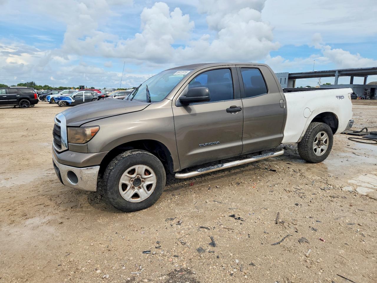 2010 Toyota Tundra Double Cab Sr5 Brown vin: 5TFRU5F10AX021223