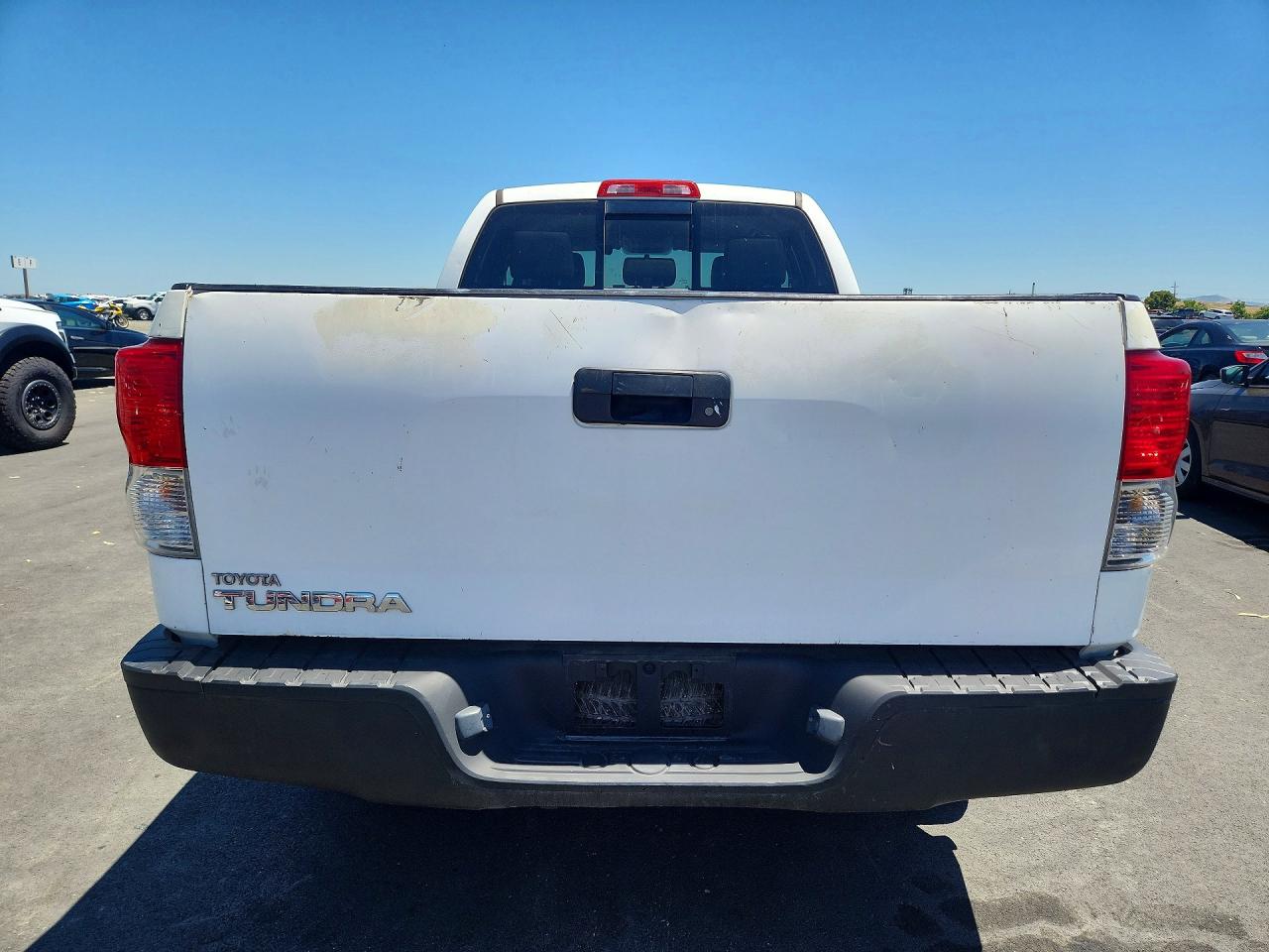 2010 Toyota Tundra Double Cab Sr5 White vin: 5TFRU5F10AX024090