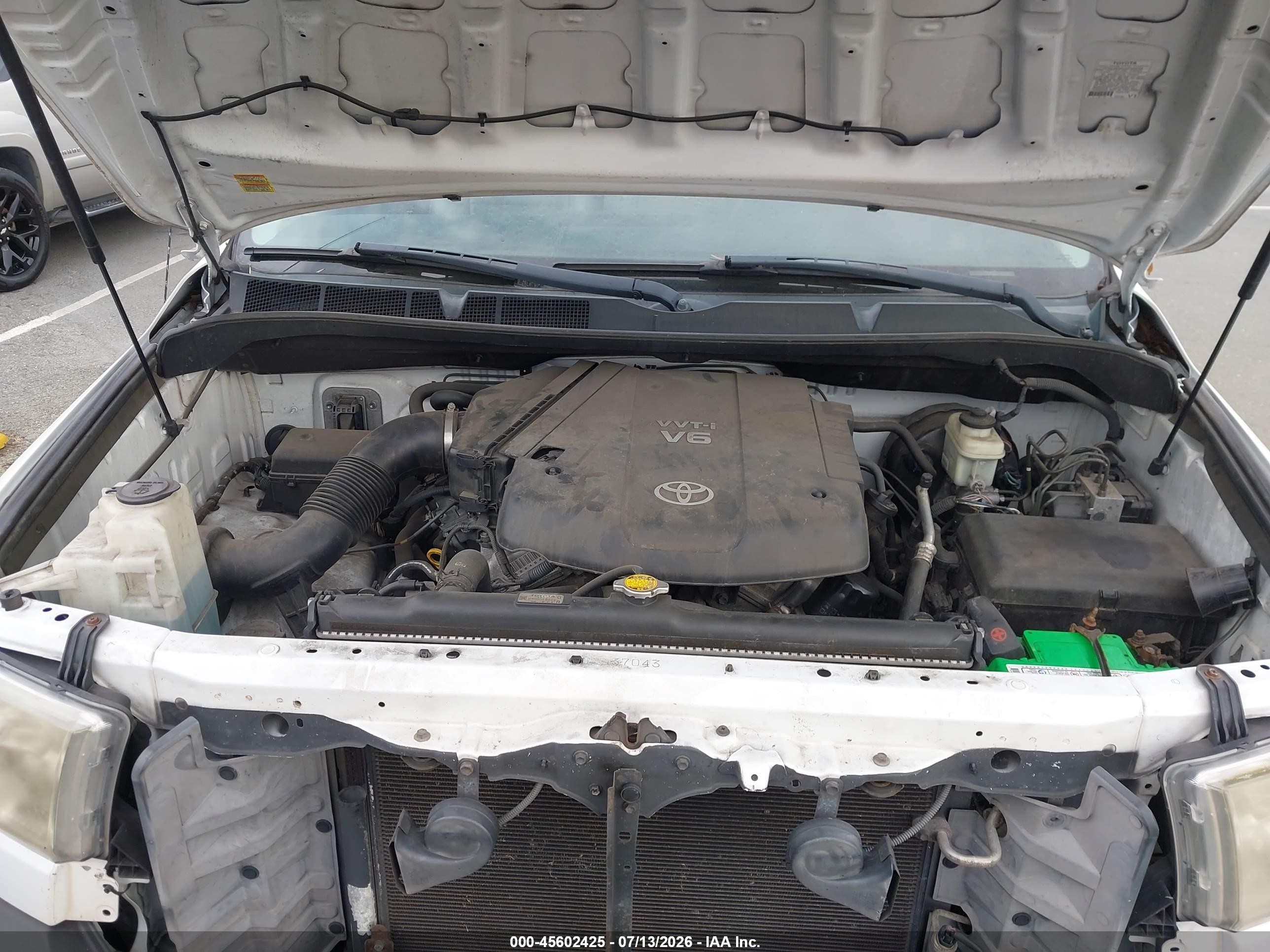 2010 Toyota Tundra Grade V6 White vin: 5TFRU5F10AX024090