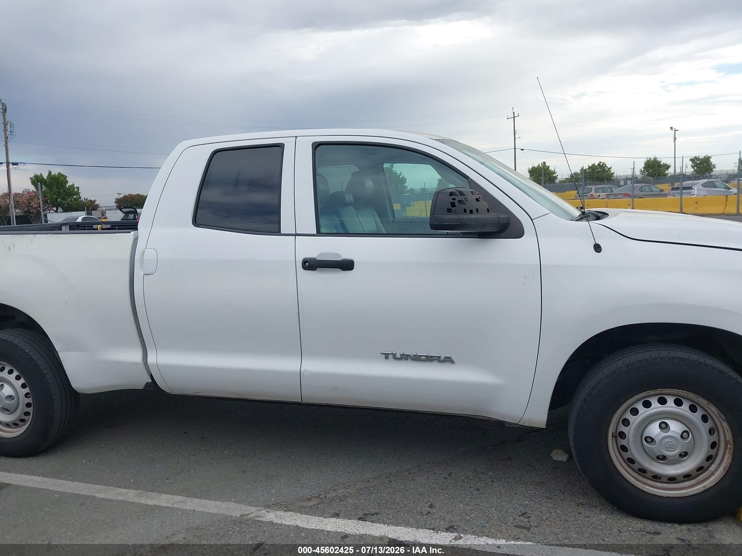 2010 Toyota Tundra Grade V6 White vin: 5TFRU5F10AX024090