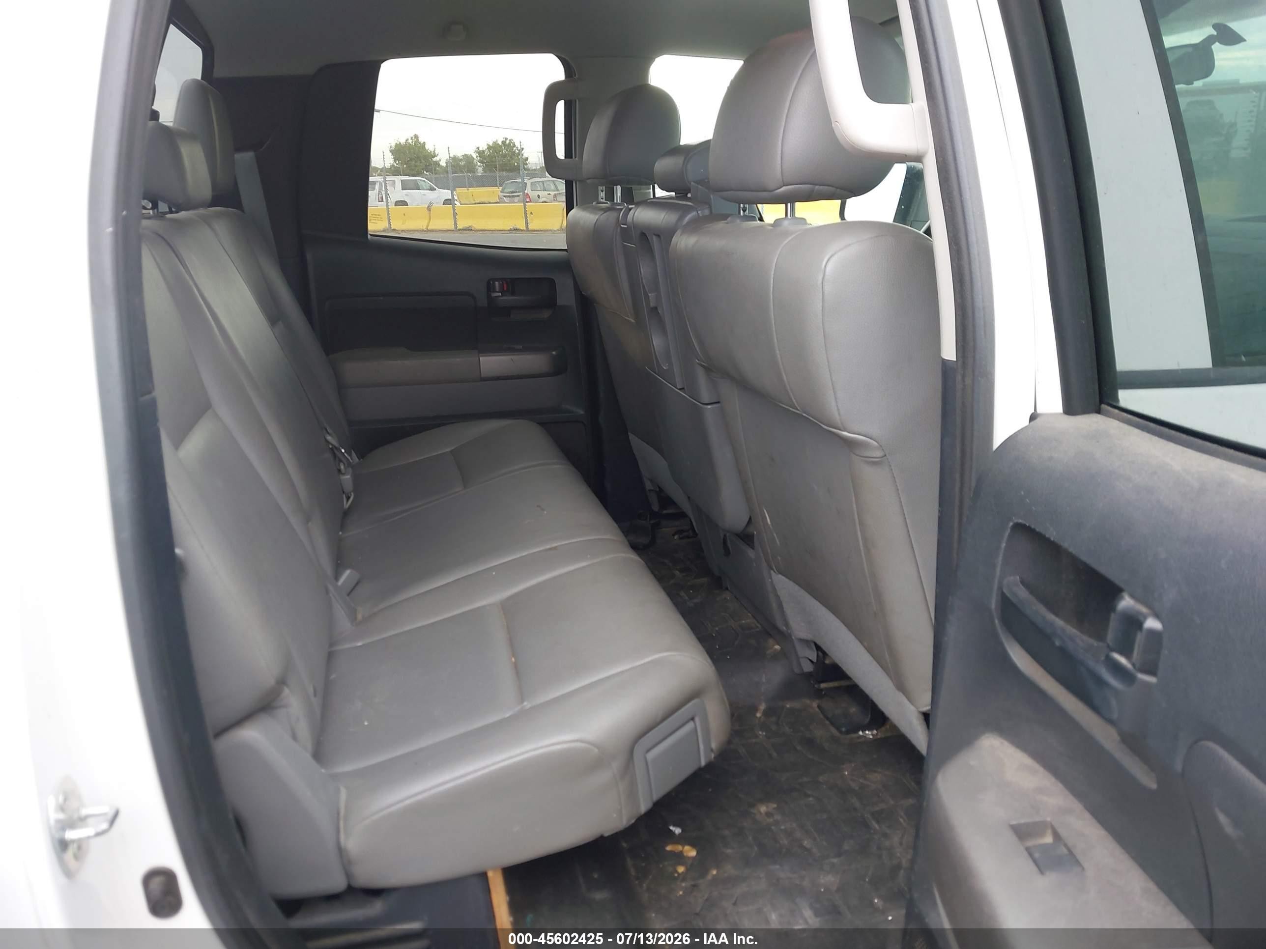 2010 Toyota Tundra Grade V6 White vin: 5TFRU5F10AX024090