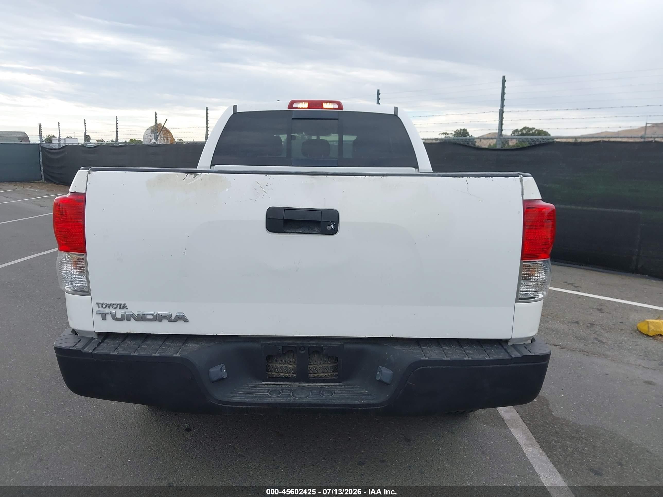 2010 Toyota Tundra Grade V6 White vin: 5TFRU5F10AX024090