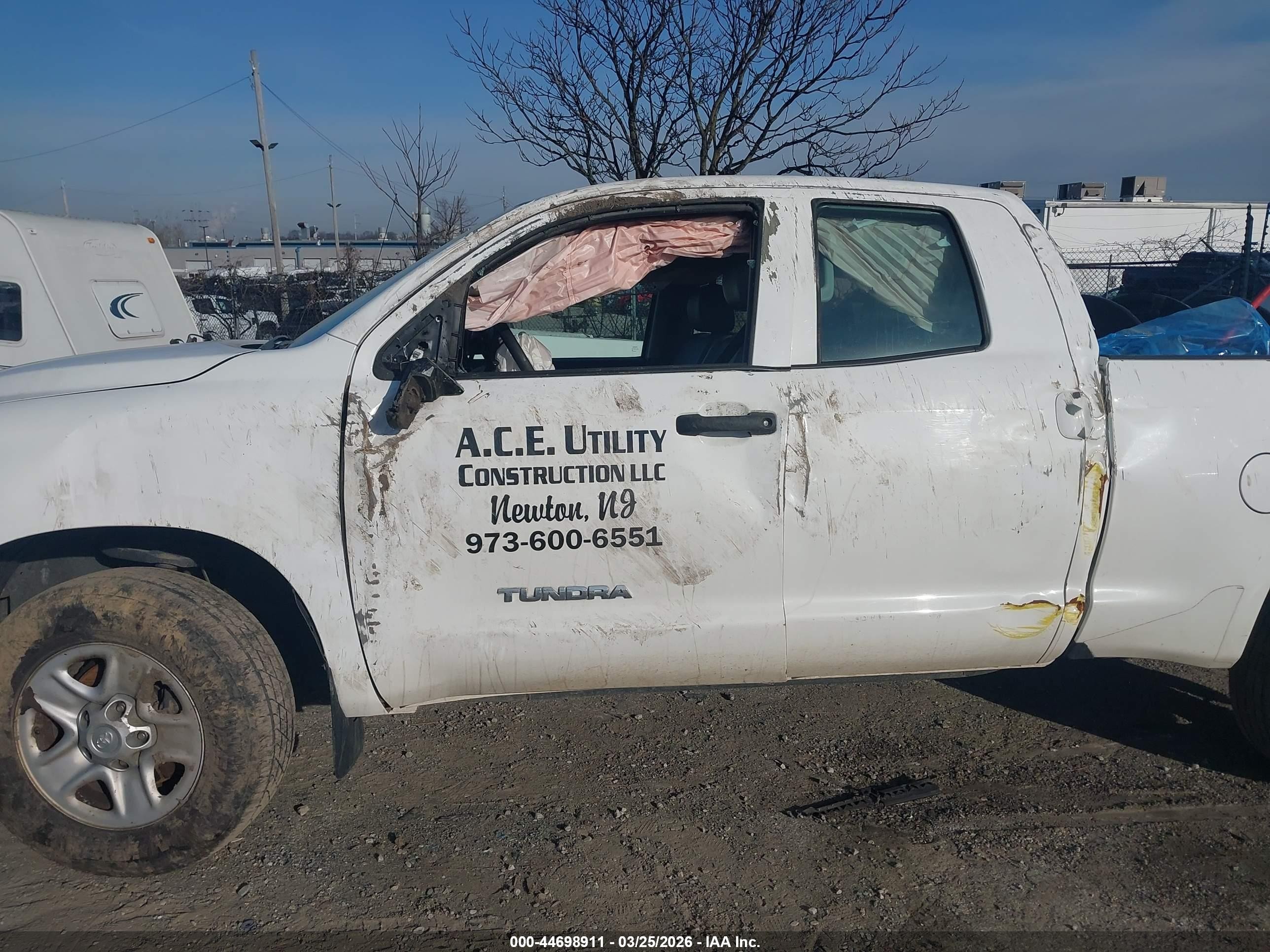 2012 Toyota Tundra Grade V6 White vin: 5TFRU5F10CX026182