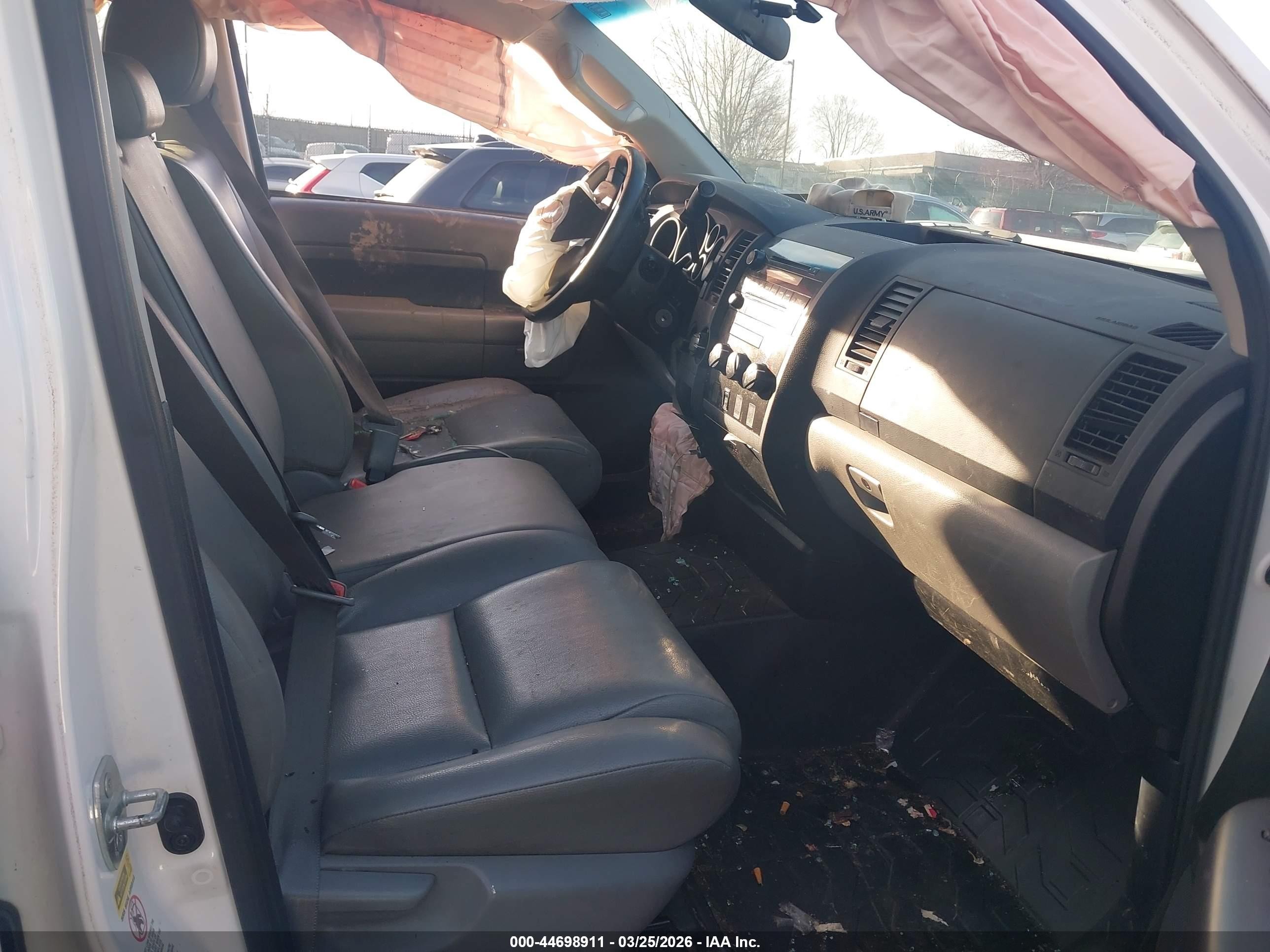 2012 Toyota Tundra Grade V6 White vin: 5TFRU5F10CX026182