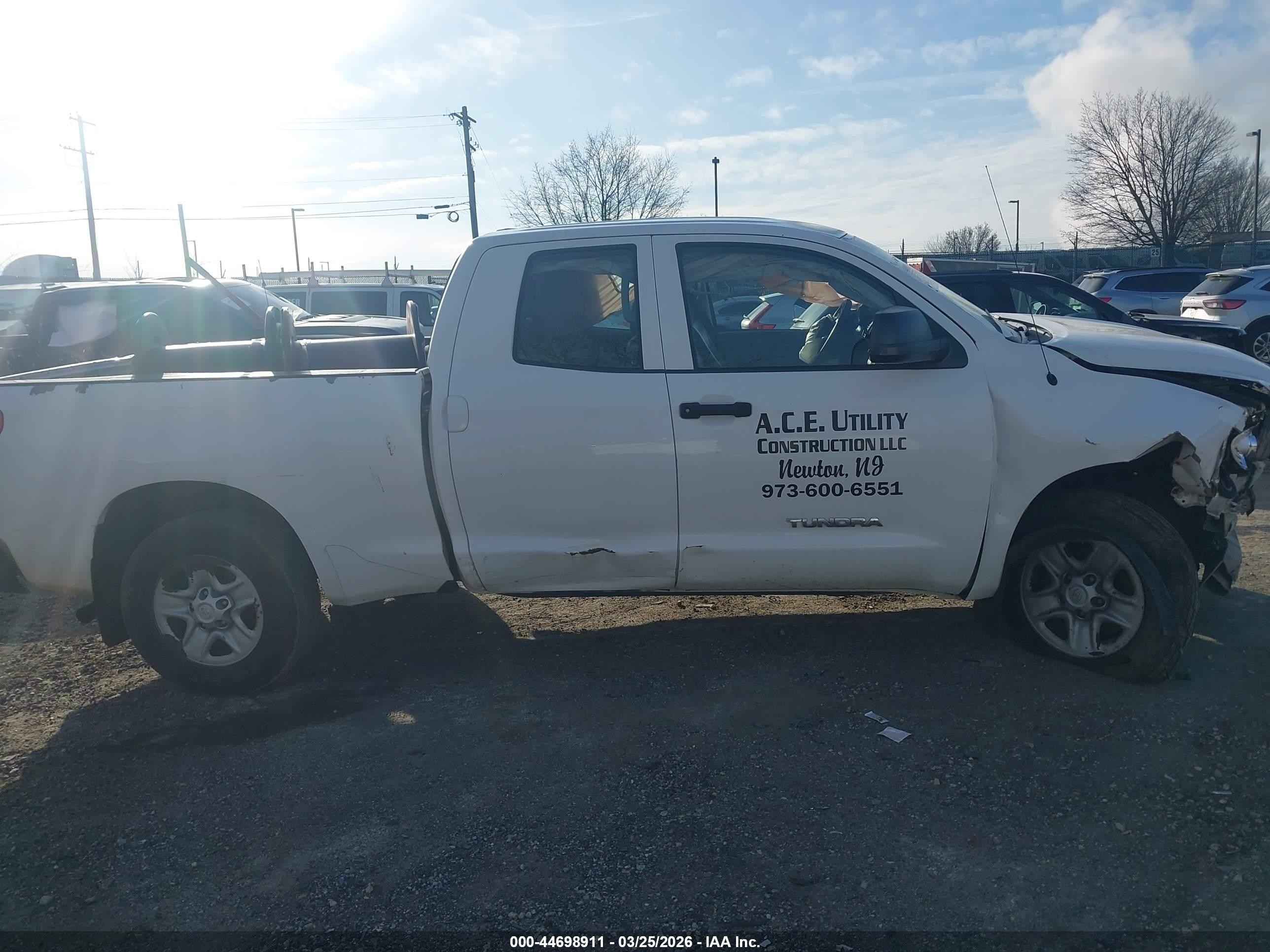 2012 Toyota Tundra Grade V6 White vin: 5TFRU5F10CX026182