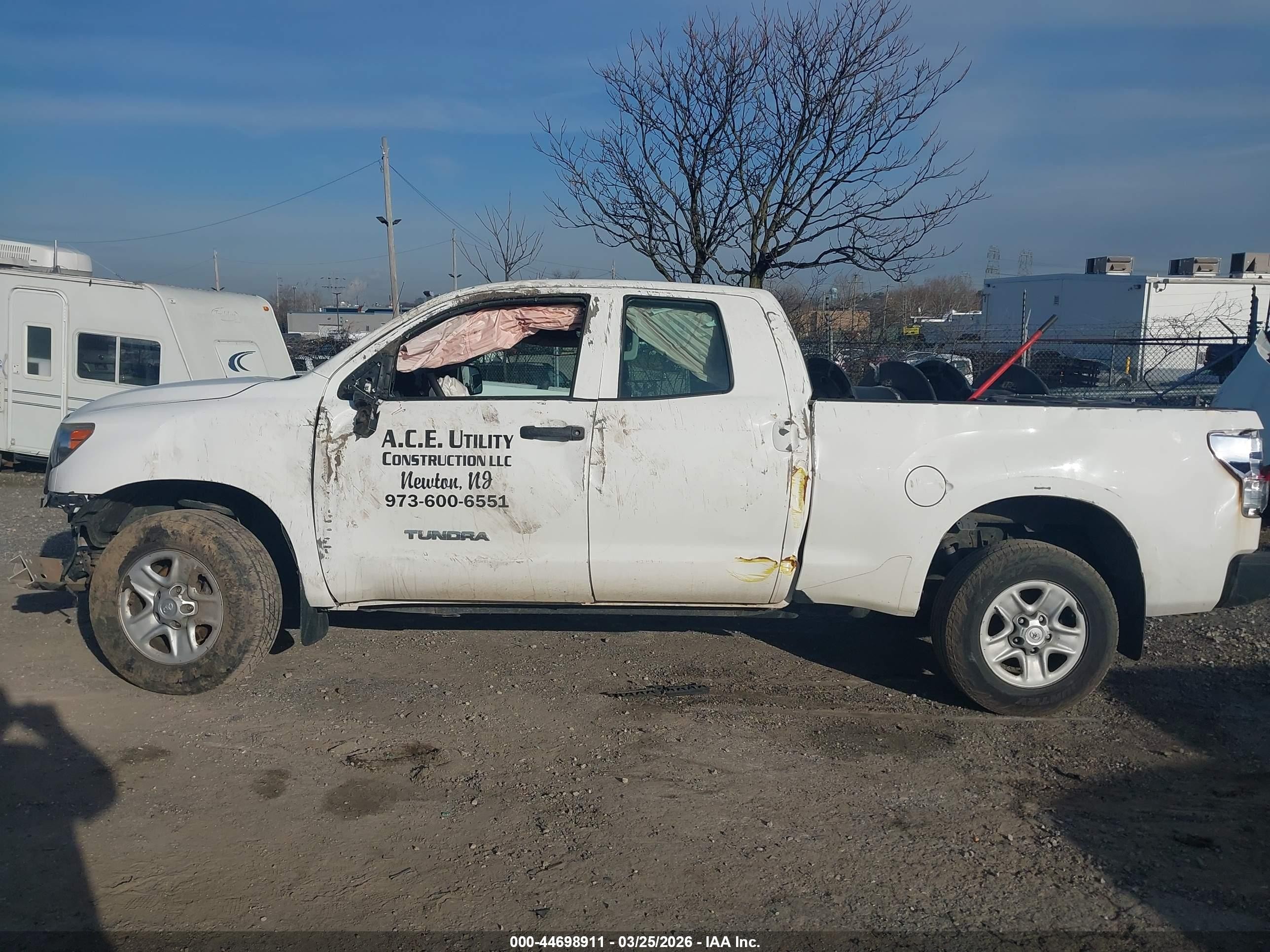 2012 Toyota Tundra Grade V6 White vin: 5TFRU5F10CX026182
