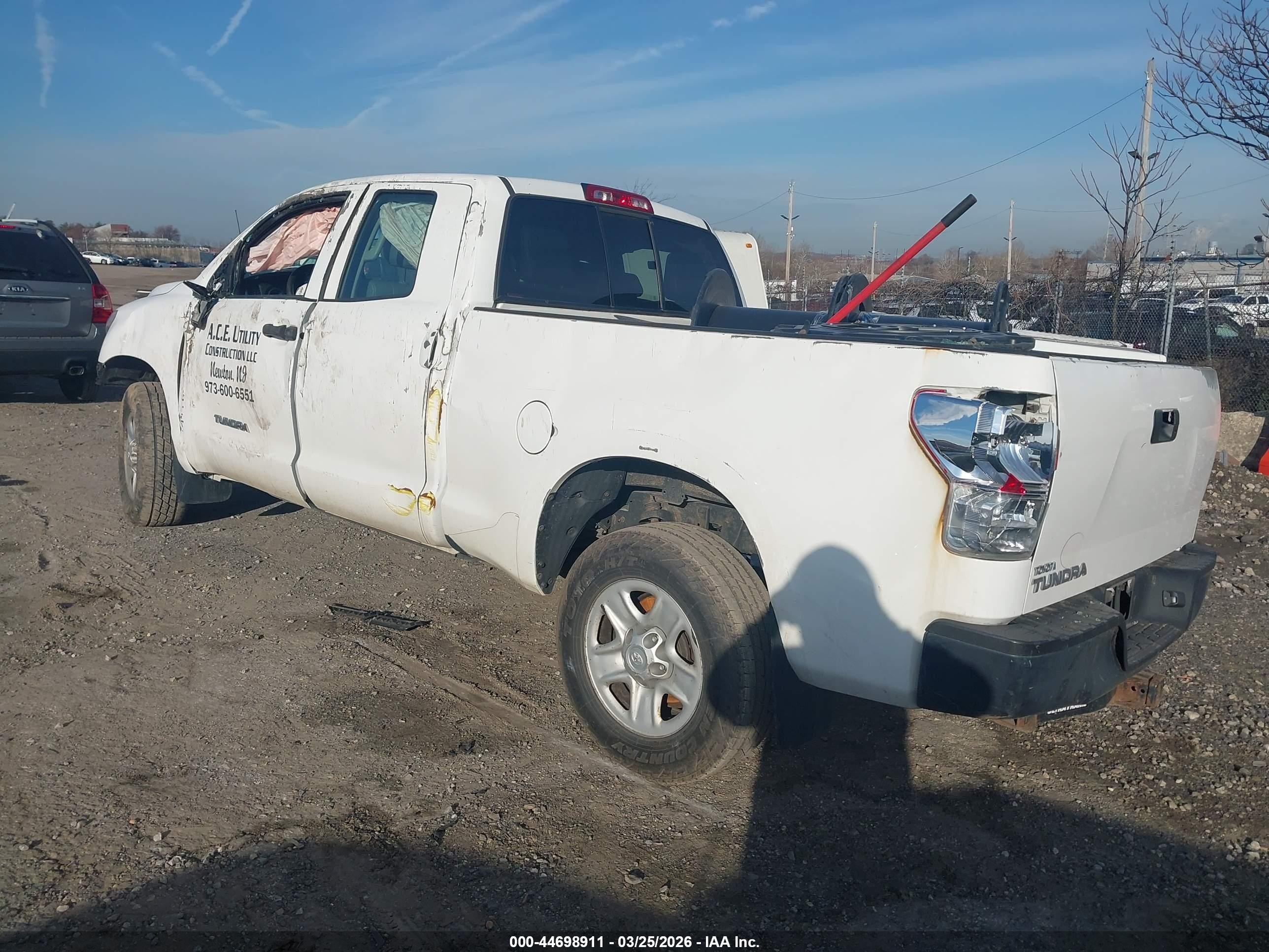 2012 Toyota Tundra Grade V6 White vin: 5TFRU5F10CX026182