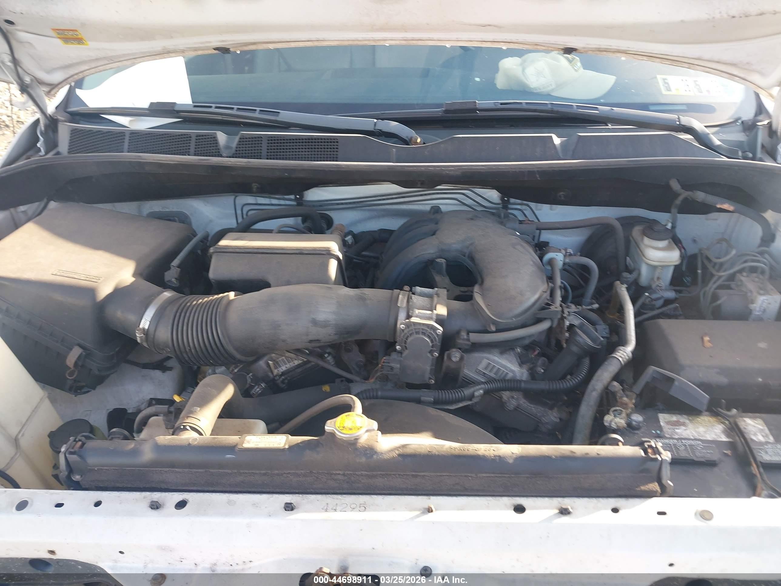 2012 Toyota Tundra Grade V6 White vin: 5TFRU5F10CX026182