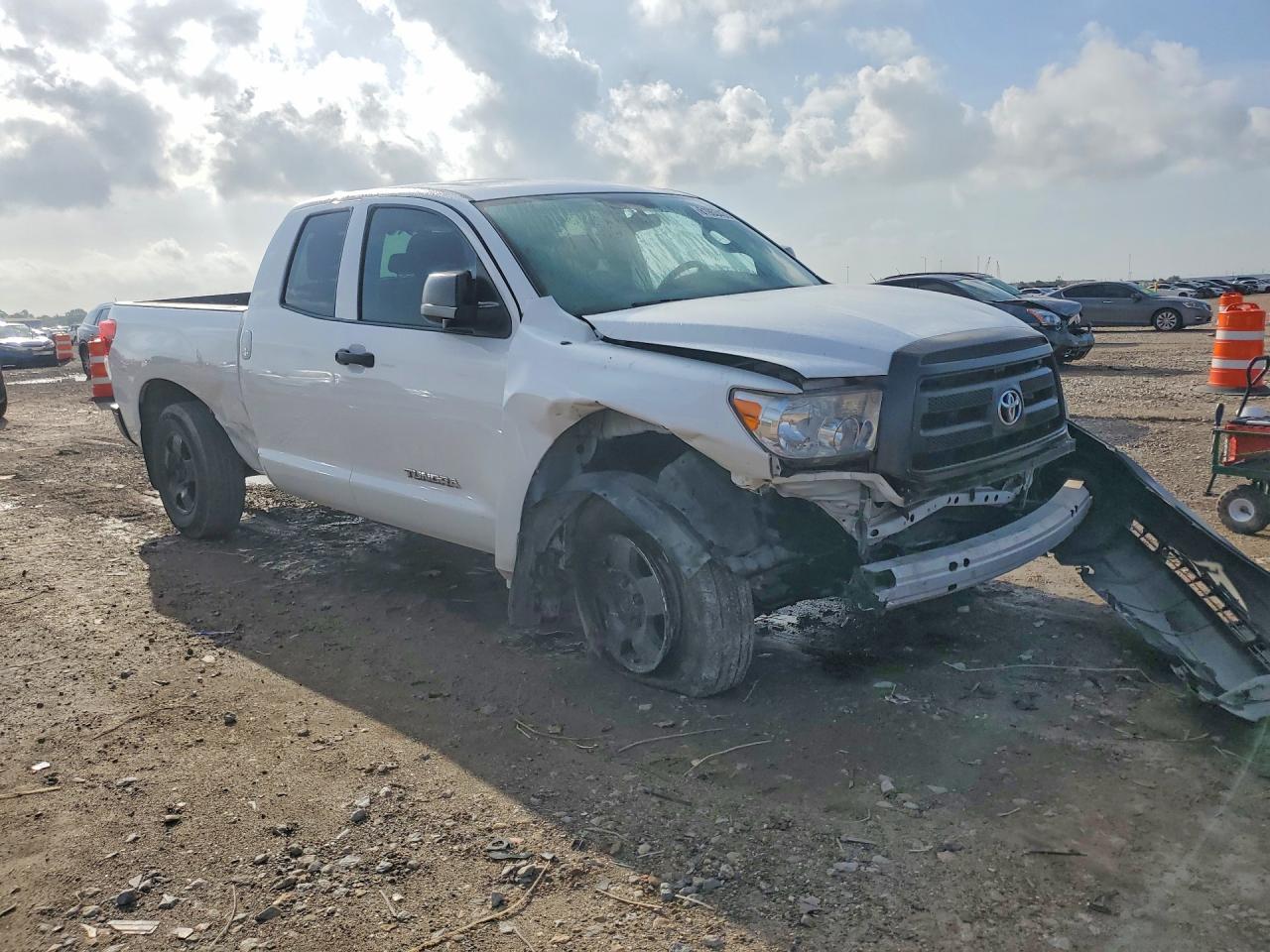2013 Toyota Tundra Double Cab Sr5 White vin: 5TFRU5F12DX029778