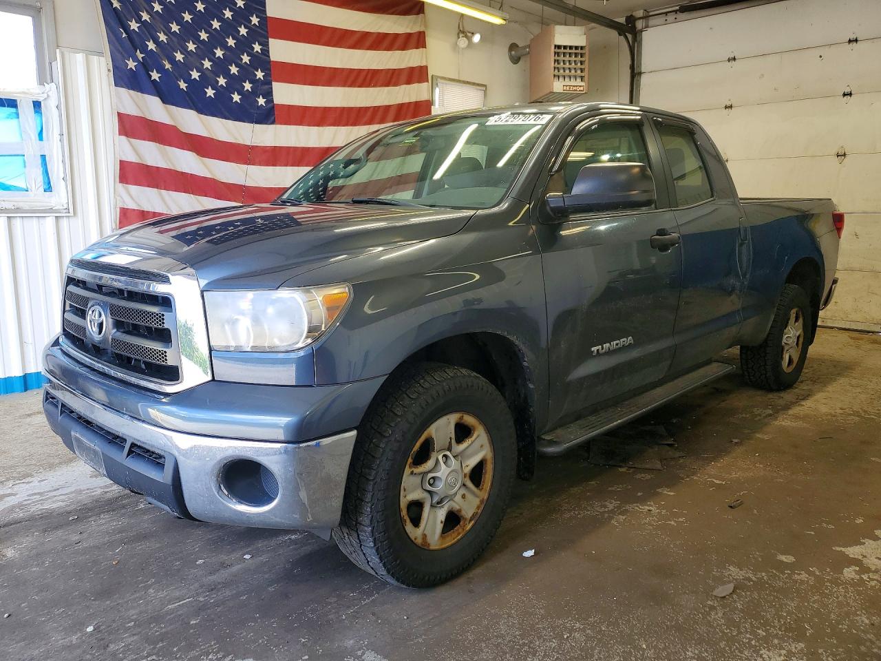 2010 Toyota Tundra Double Cab Sr5 Серый vin: 5TFRU5F15AX023985