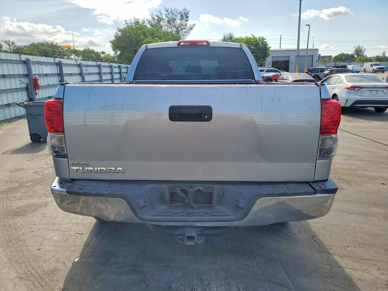 2013 Toyota Tundra Double Cab Sr5 Silver vin: 5TFRU5F15DX030634
