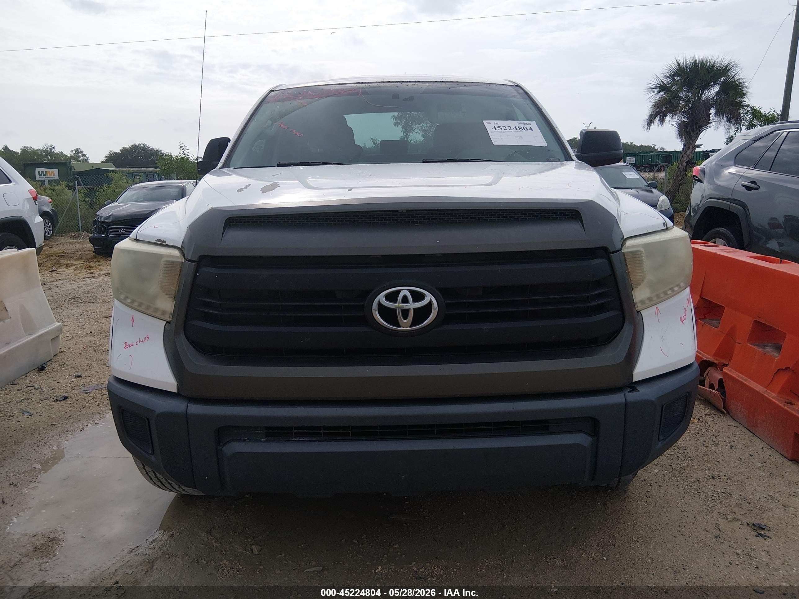 2014 Toyota Tundra Sr V6 White vin: 5TFRU5F15EX032627
