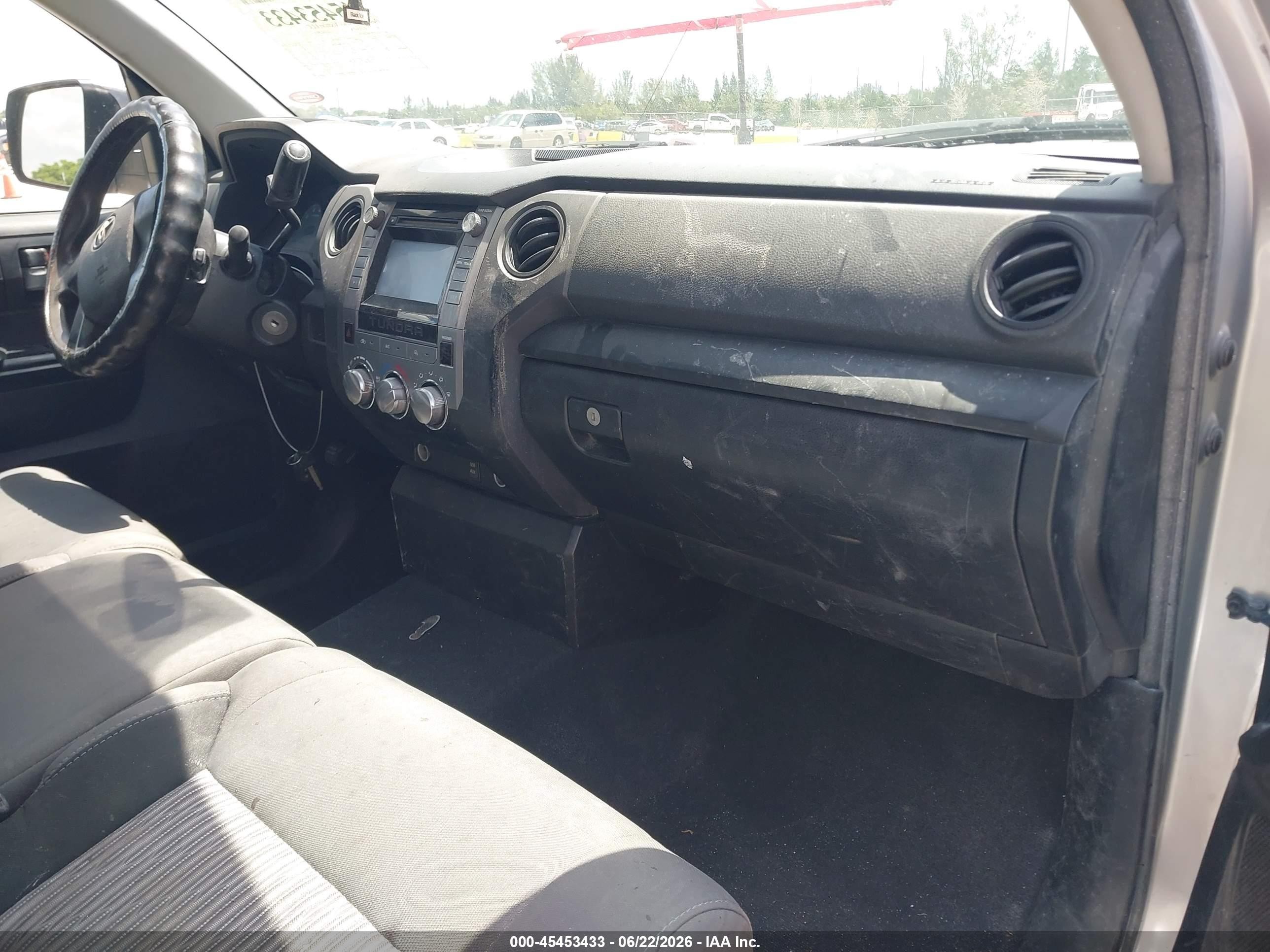 2014 Toyota Tundra Sr V6 Silver vin: 5TFRU5F16EX033155