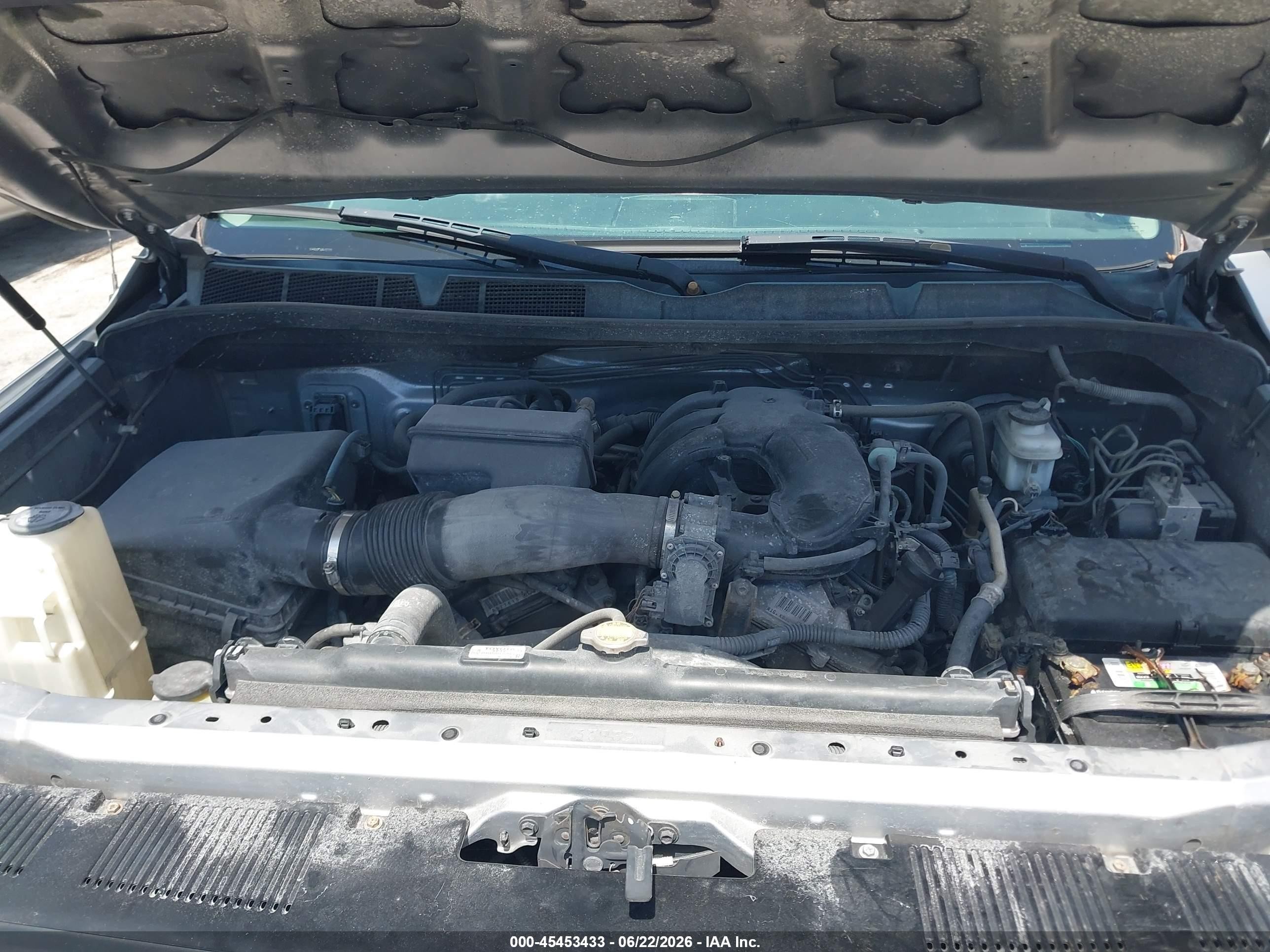 2014 Toyota Tundra Sr V6 Silver vin: 5TFRU5F16EX033155