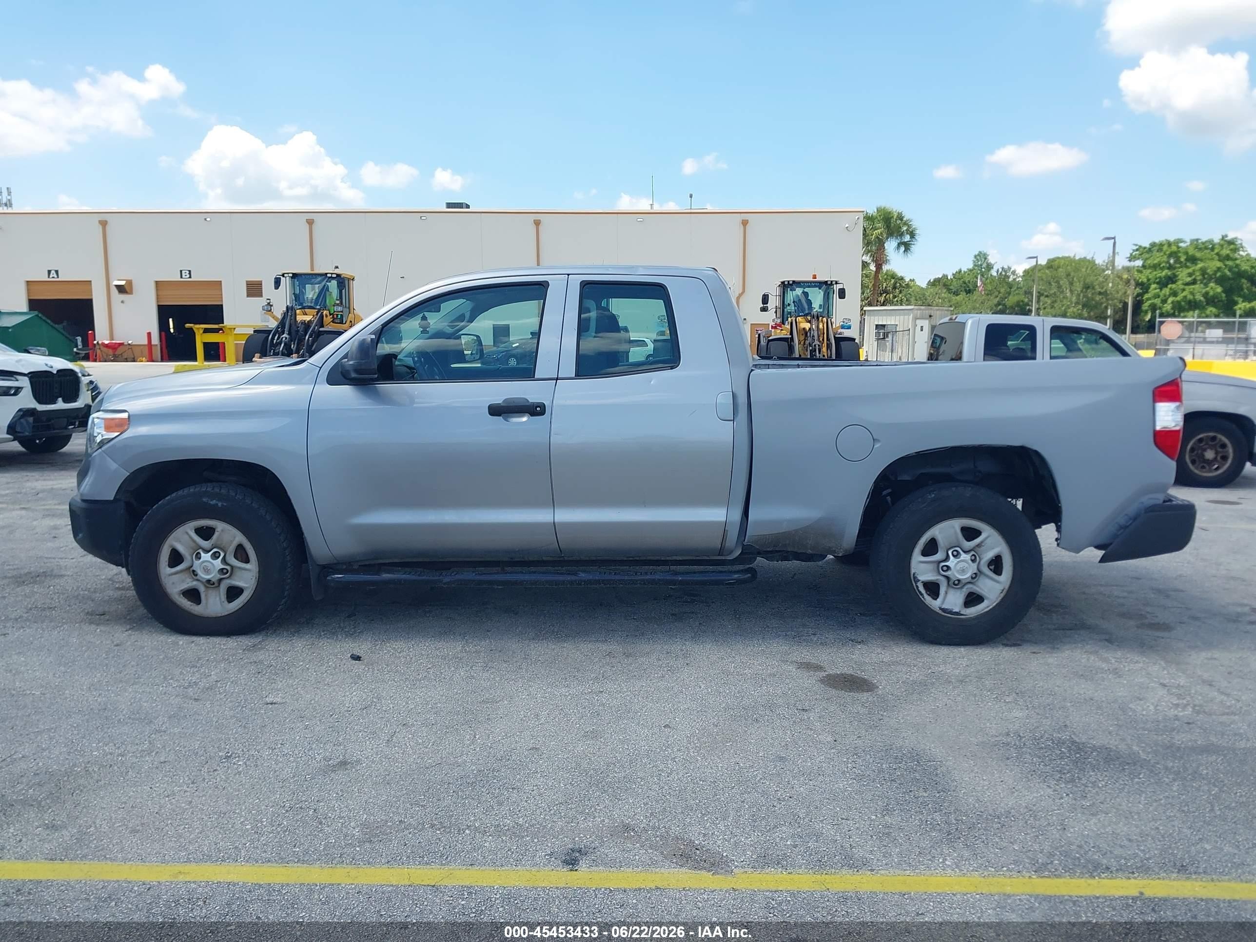 2014 Toyota Tundra Sr V6 Silver vin: 5TFRU5F16EX033155