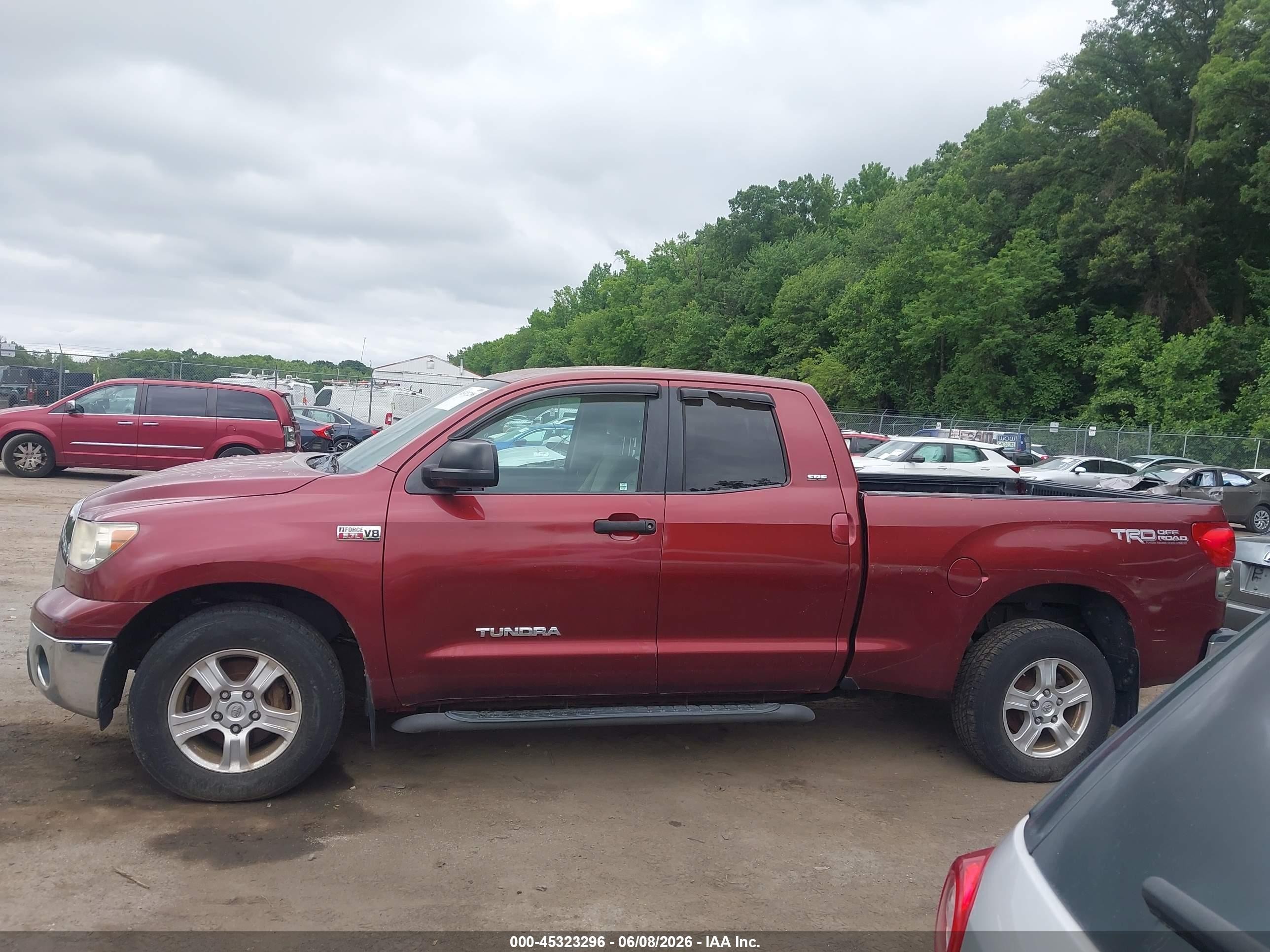 2007 Toyota Tundra Sr5 V8 Burgundy vin: 5TFRV54117X007310