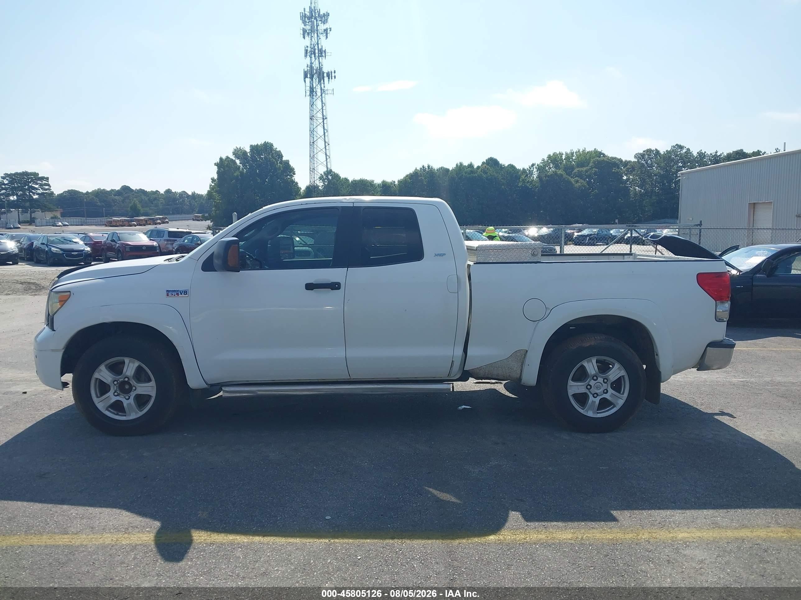 2007 Toyota Tundra Sr5 V8 White vin: 5TFRV54117X013284