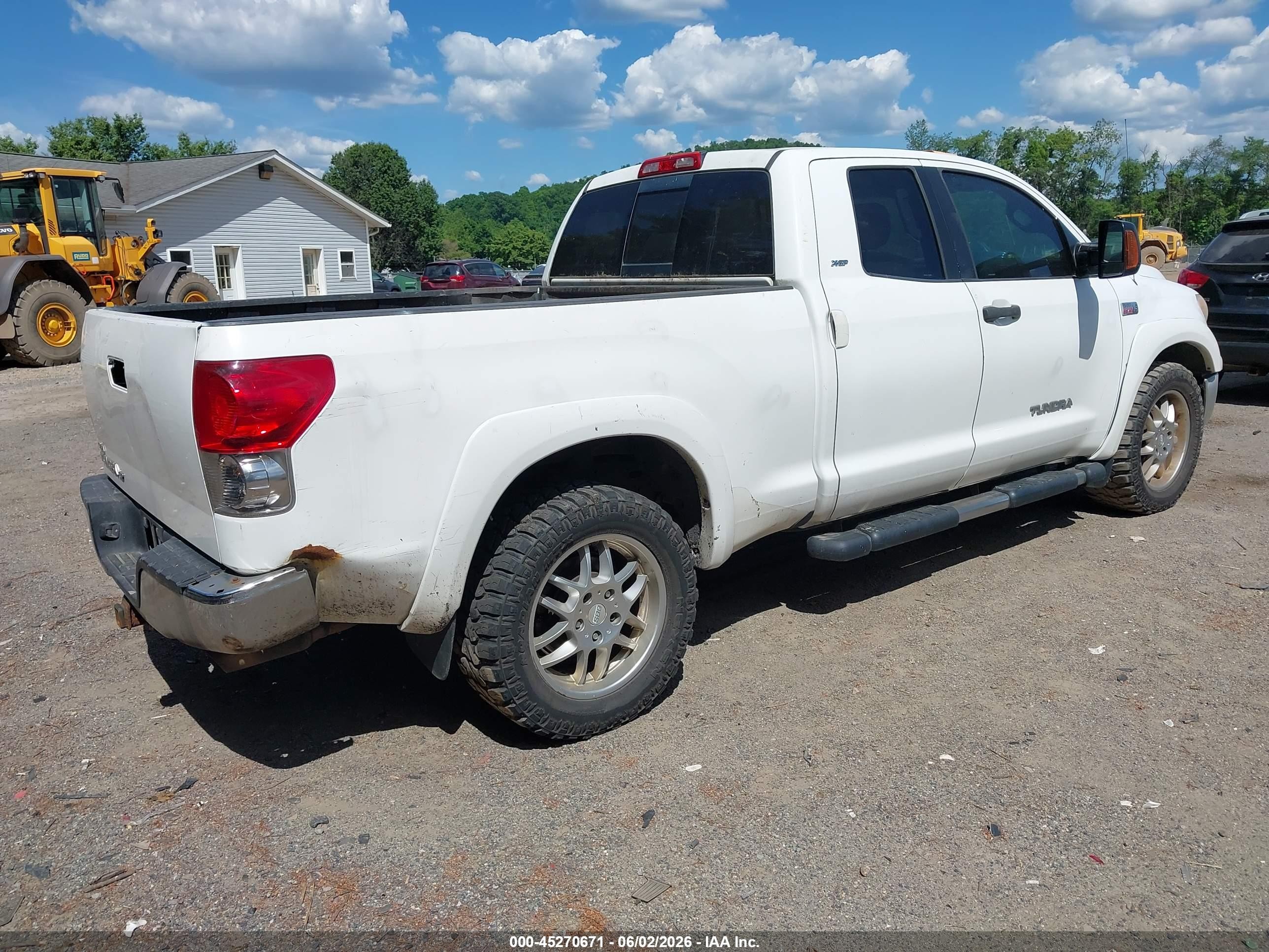 2007 Toyota Tundra Sr5 V8 White vin: 5TFRV54117X018792