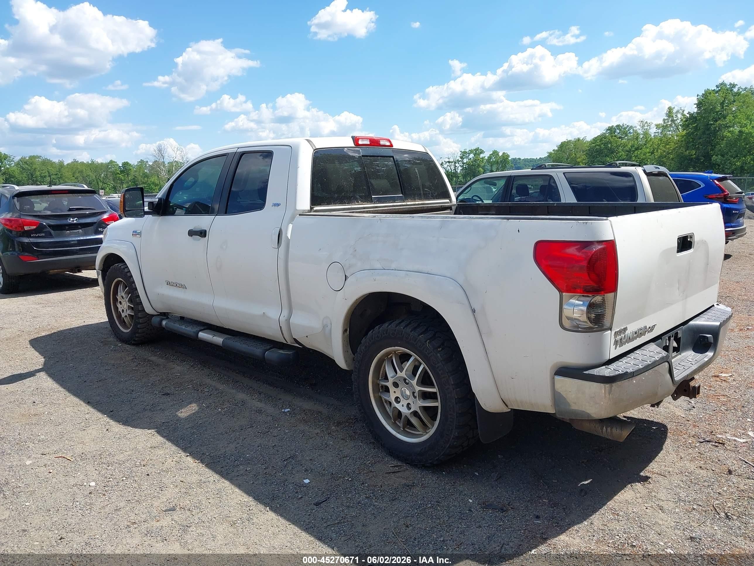 2007 Toyota Tundra Sr5 V8 White vin: 5TFRV54117X018792