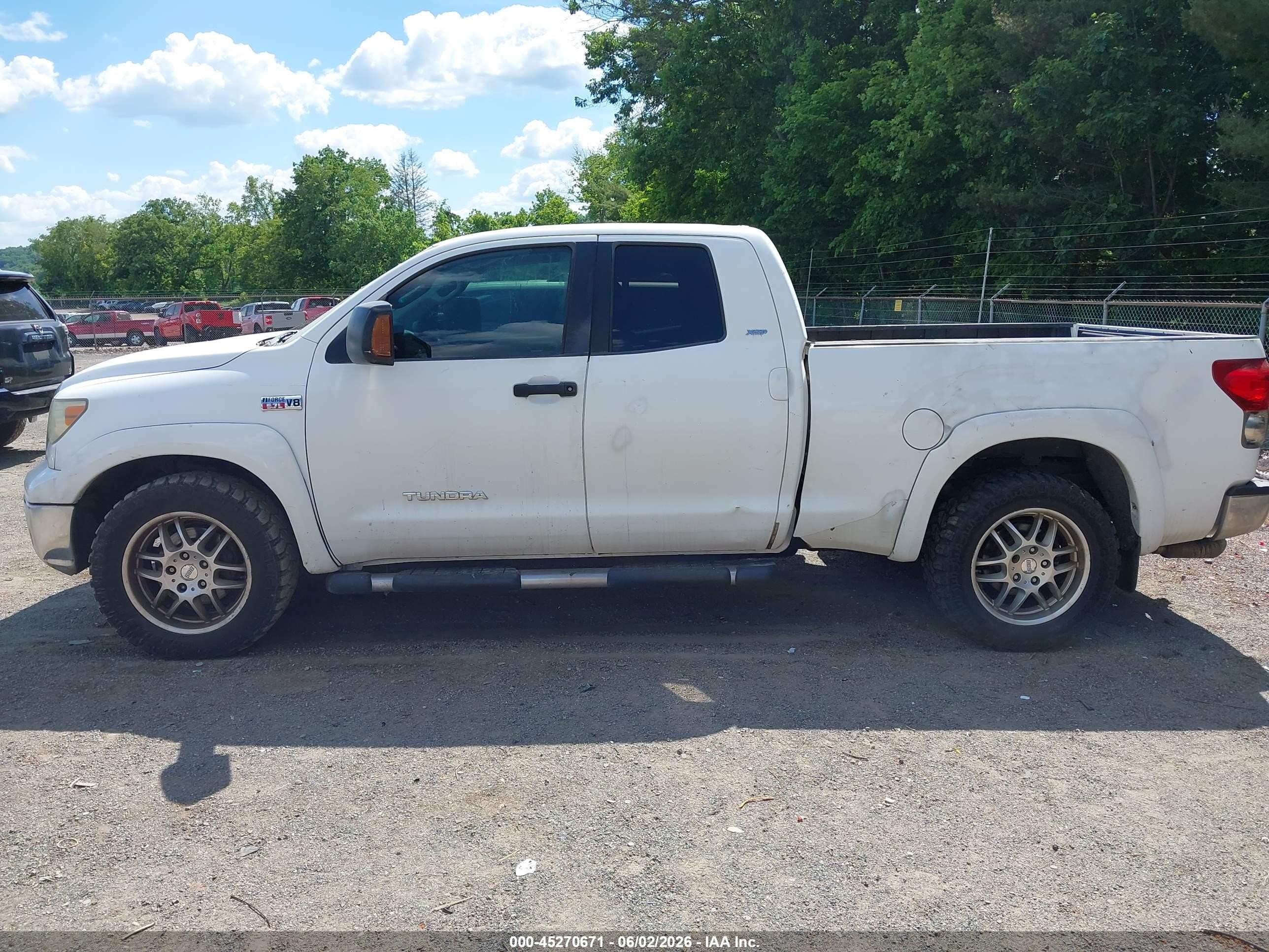 2007 Toyota Tundra Sr5 V8 White vin: 5TFRV54117X018792