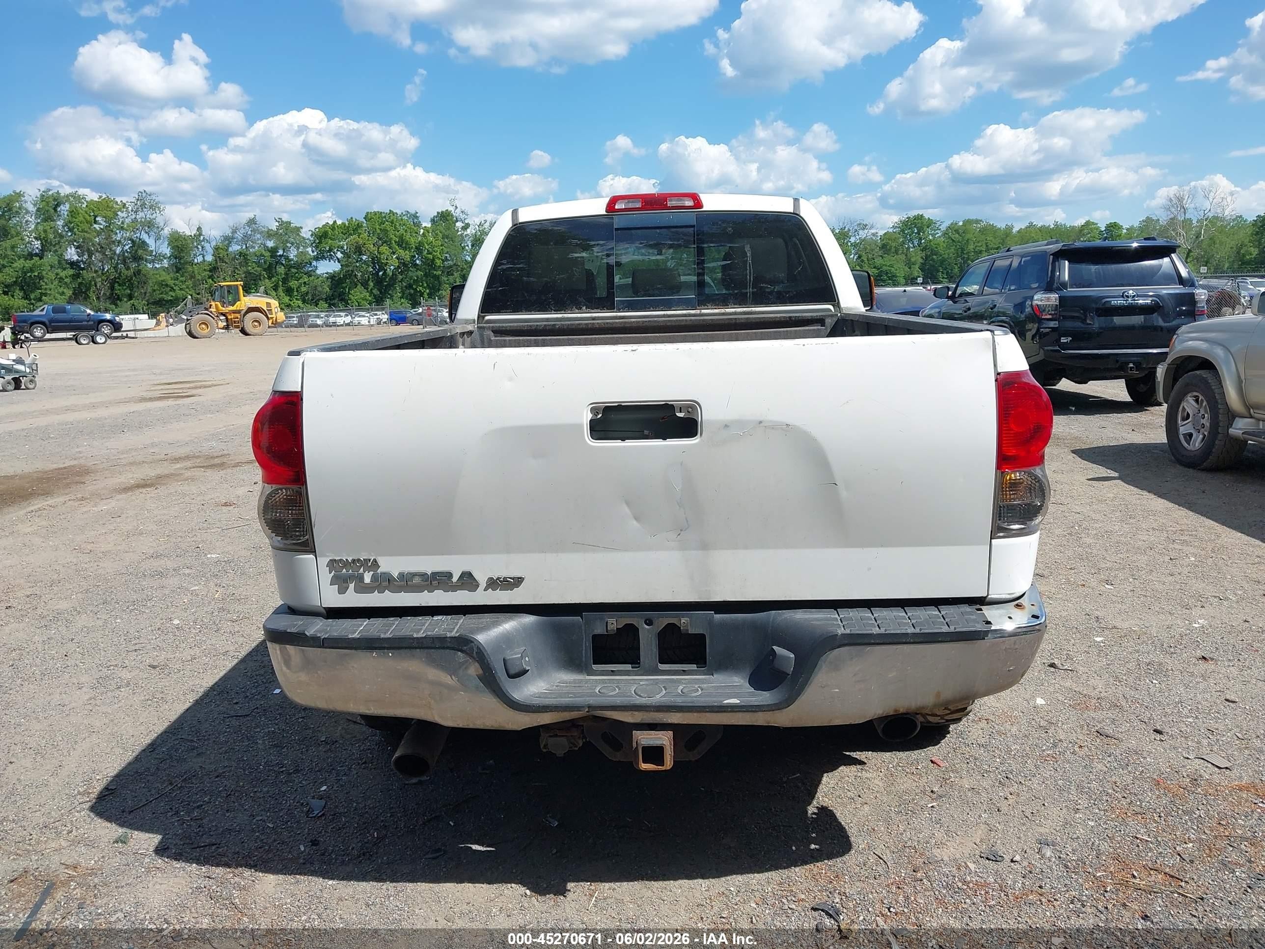 2007 Toyota Tundra Sr5 V8 White vin: 5TFRV54117X018792