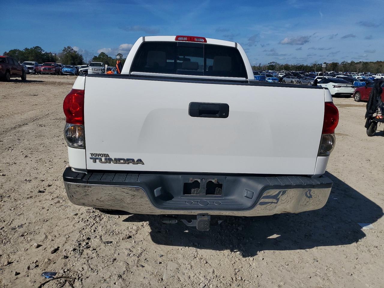 2008 Toyota Tundra Sr5 White vin: 5TFRV54118X041975