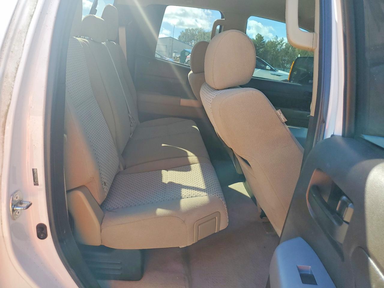 2008 Toyota Tundra Sr5 White vin: 5TFRV54118X041975