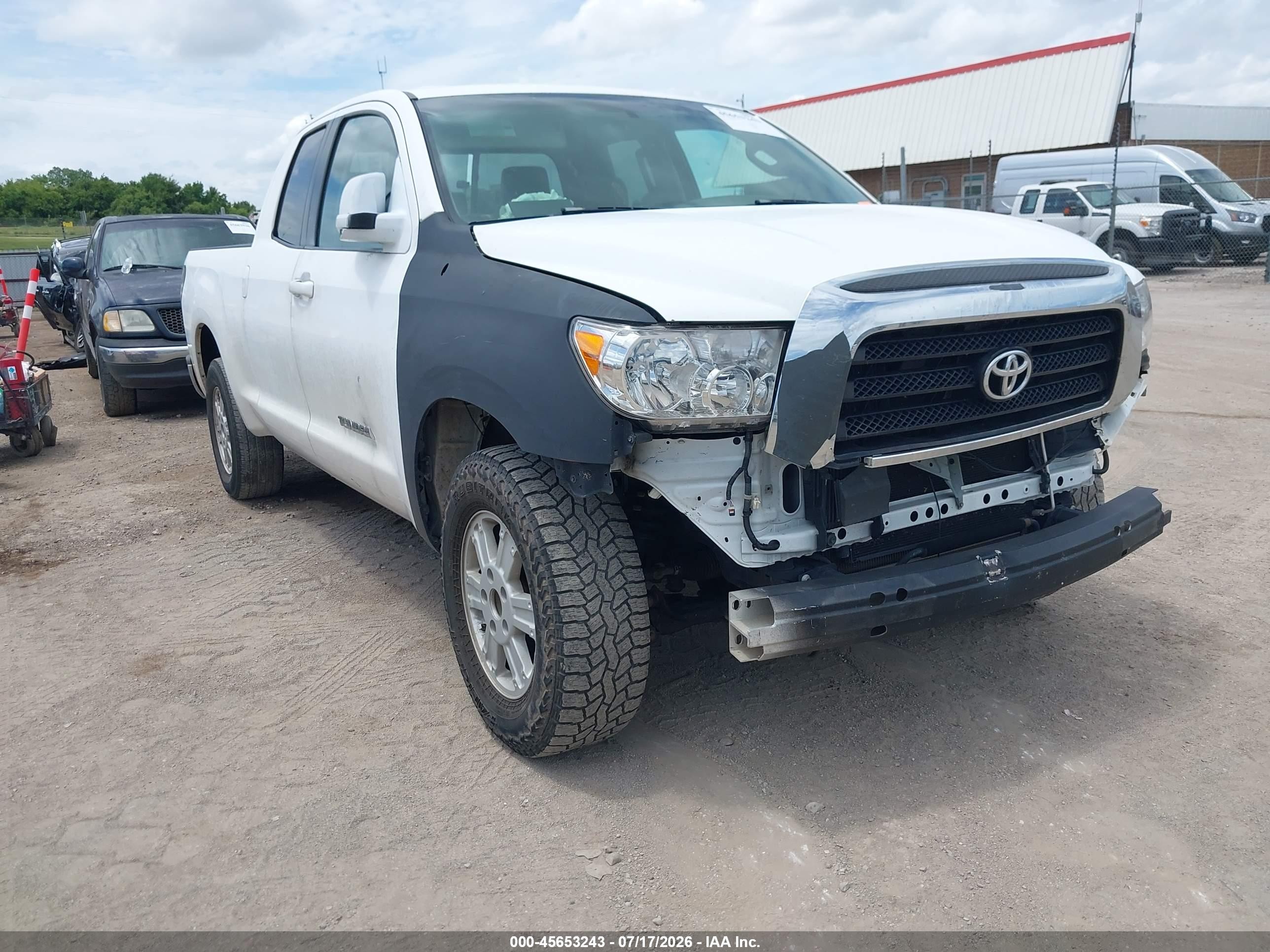 2008 Toyota Tundra Base 5.7l V8 White vin: 5TFRV54128X065279
