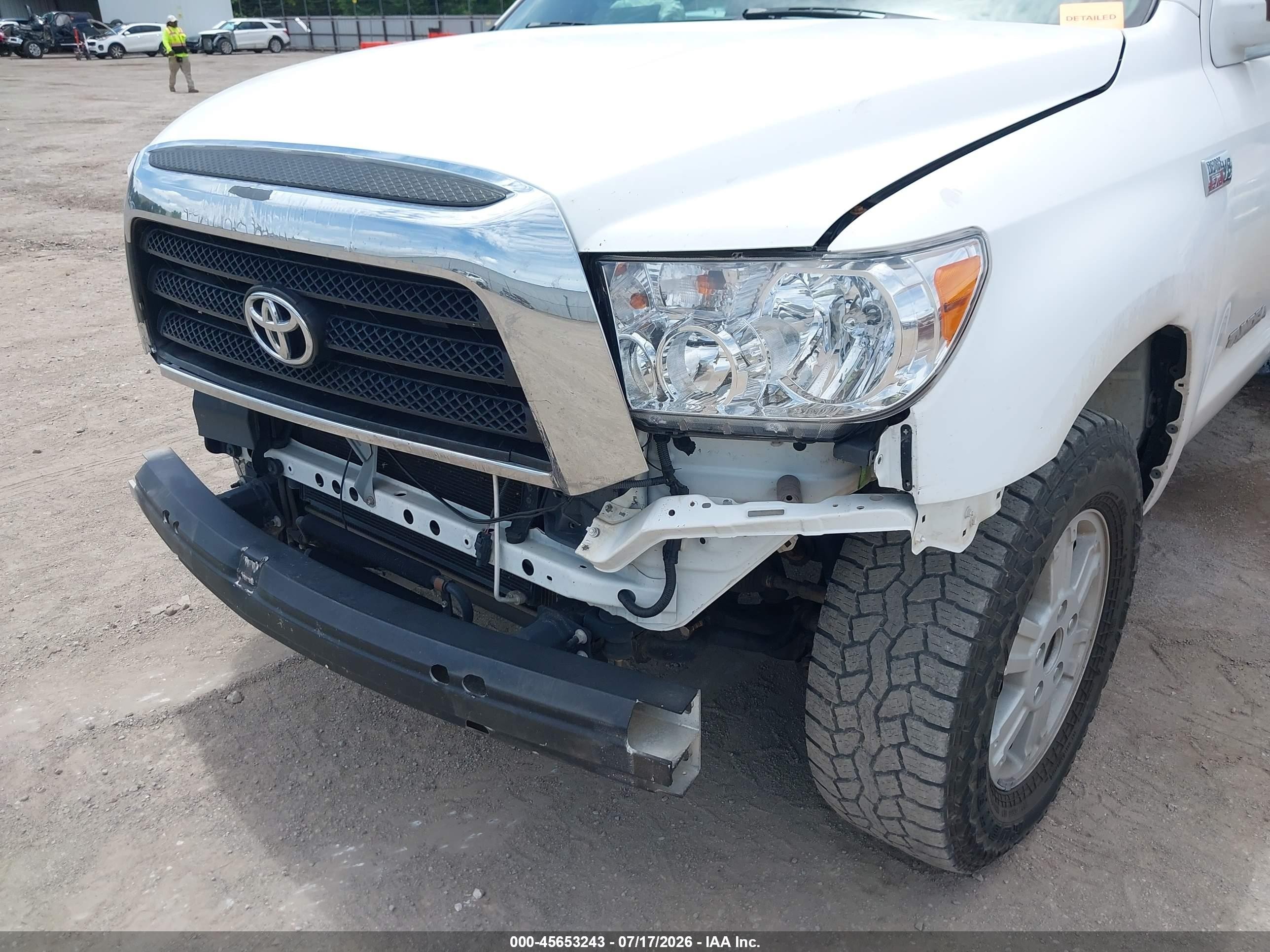 2008 Toyota Tundra Base 5.7l V8 White vin: 5TFRV54128X065279