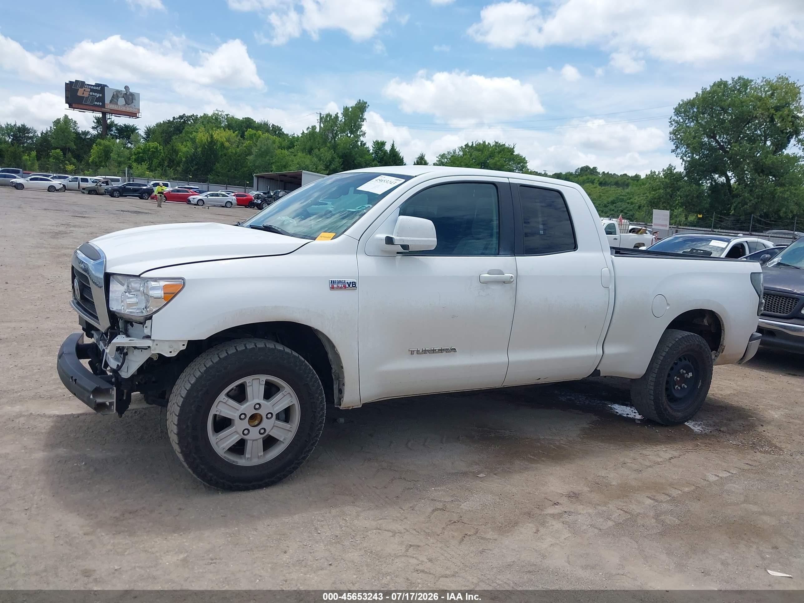 2008 Toyota Tundra Base 5.7l V8 White vin: 5TFRV54128X065279