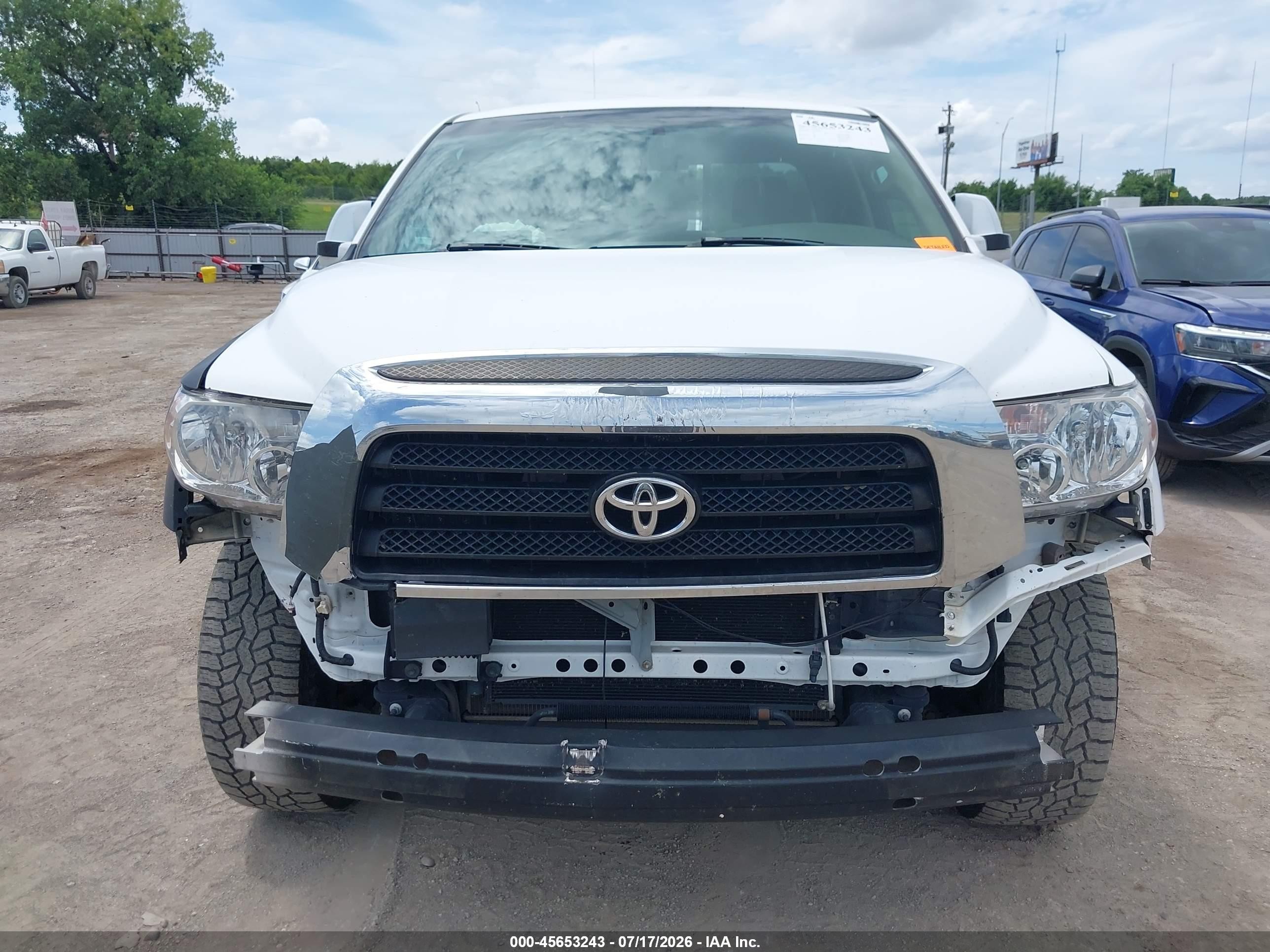2008 Toyota Tundra Base 5.7l V8 White vin: 5TFRV54128X065279