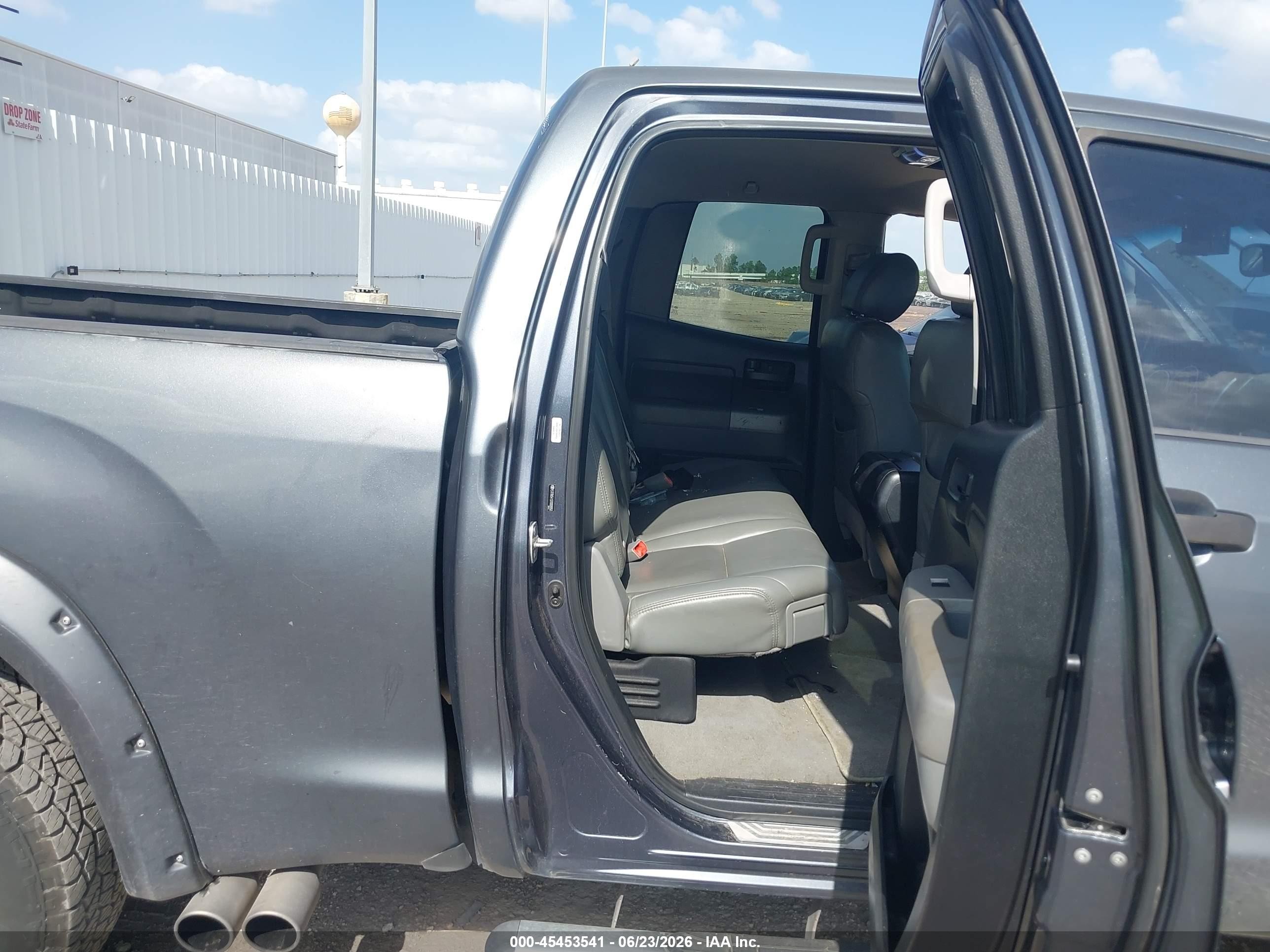 2007 Toyota Tundra Sr5 V8 Gray vin: 5TFRV54137X009950