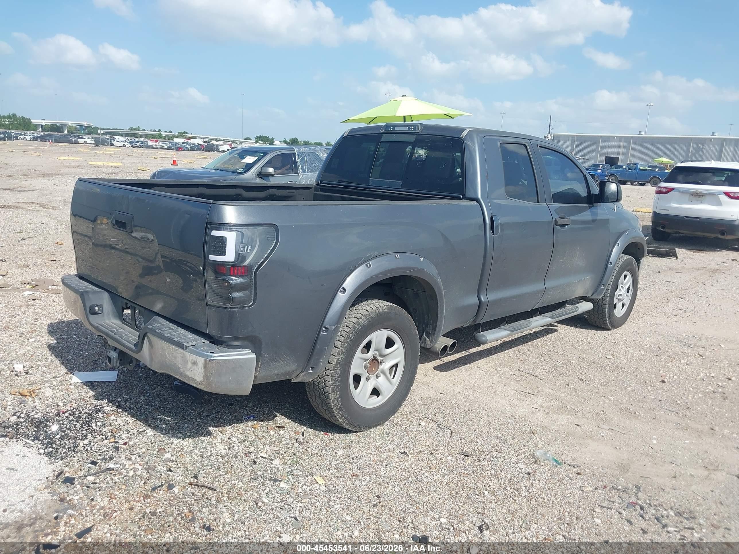 2007 Toyota Tundra Sr5 V8 Gray vin: 5TFRV54137X009950