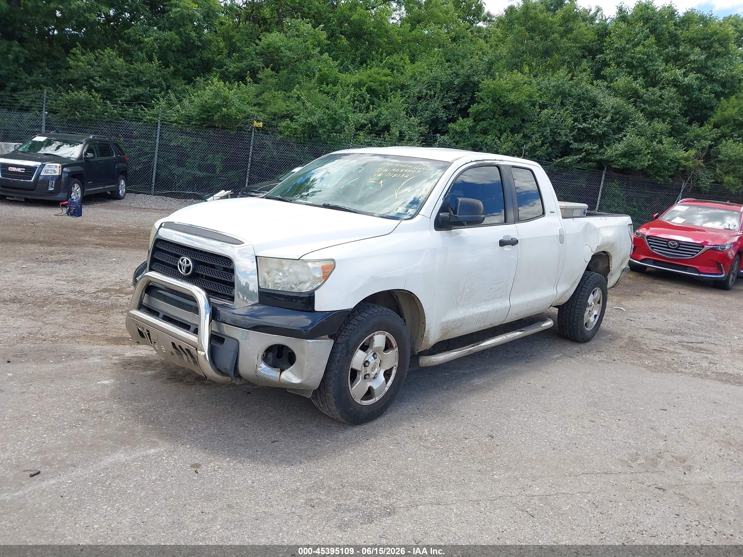 2007 Toyota Tundra Sr5 V8 White vin: 5TFRV54137X018132