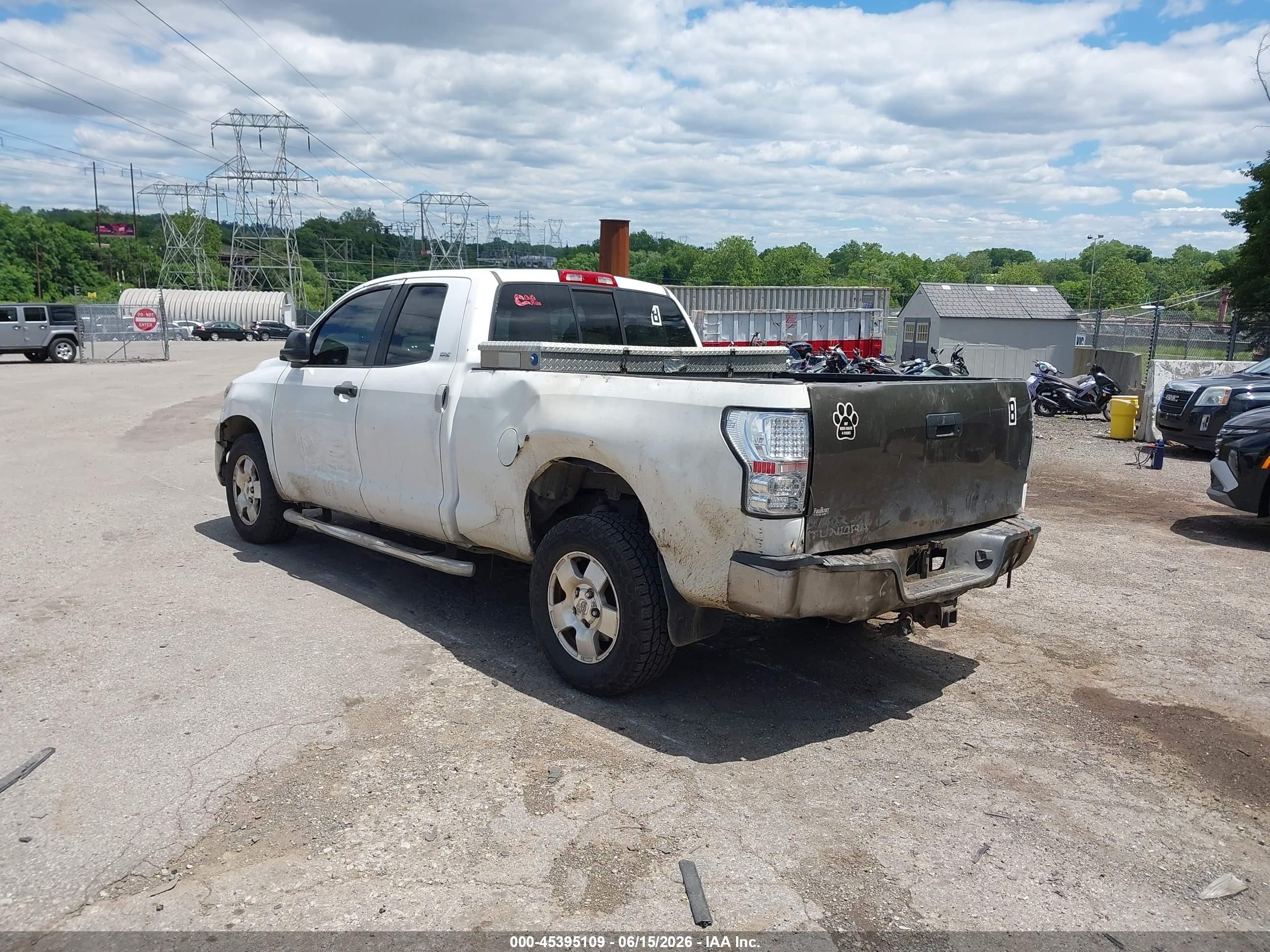 2007 Toyota Tundra Sr5 V8 White vin: 5TFRV54137X018132