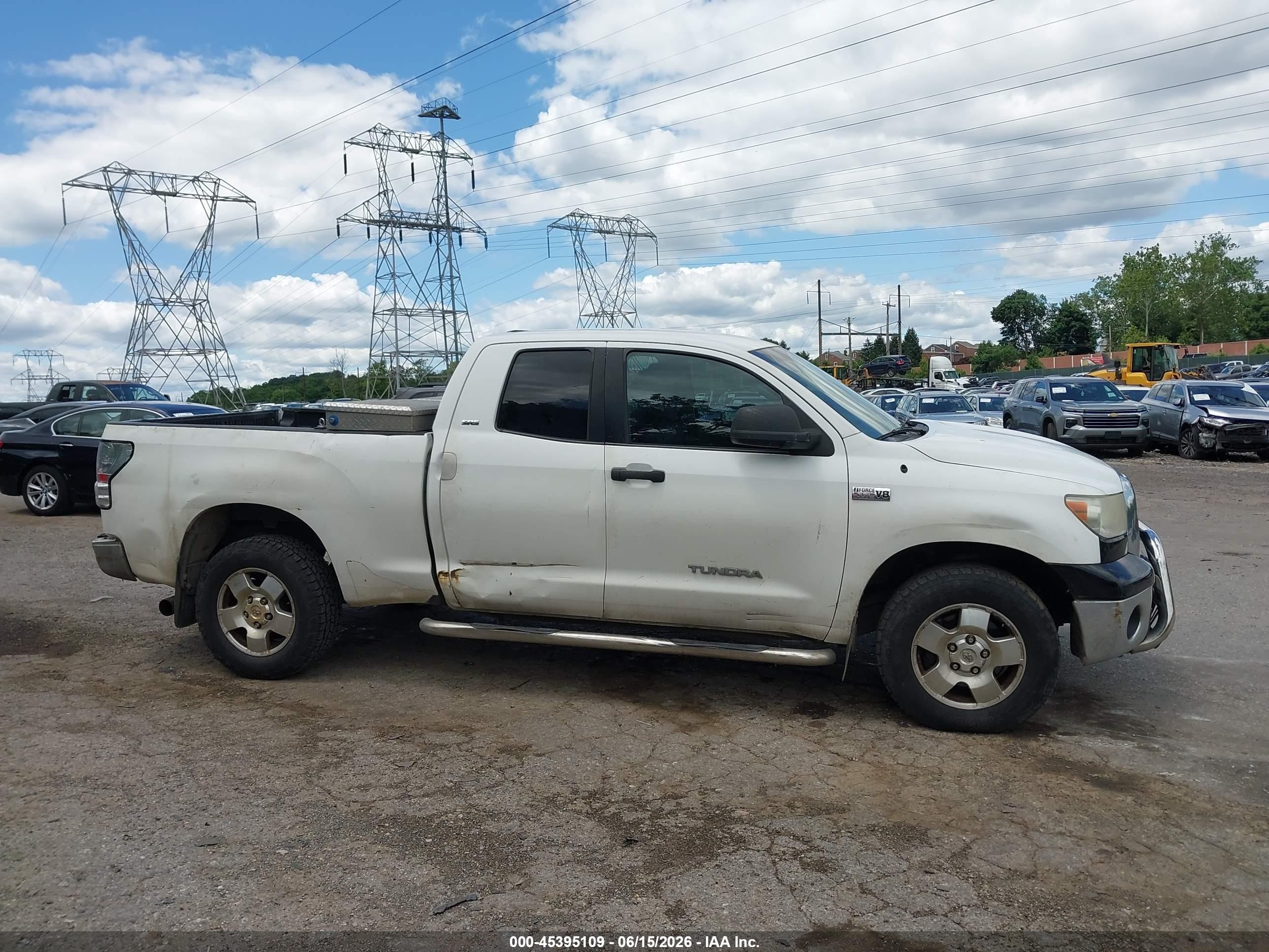 2007 Toyota Tundra Sr5 V8 White vin: 5TFRV54137X018132