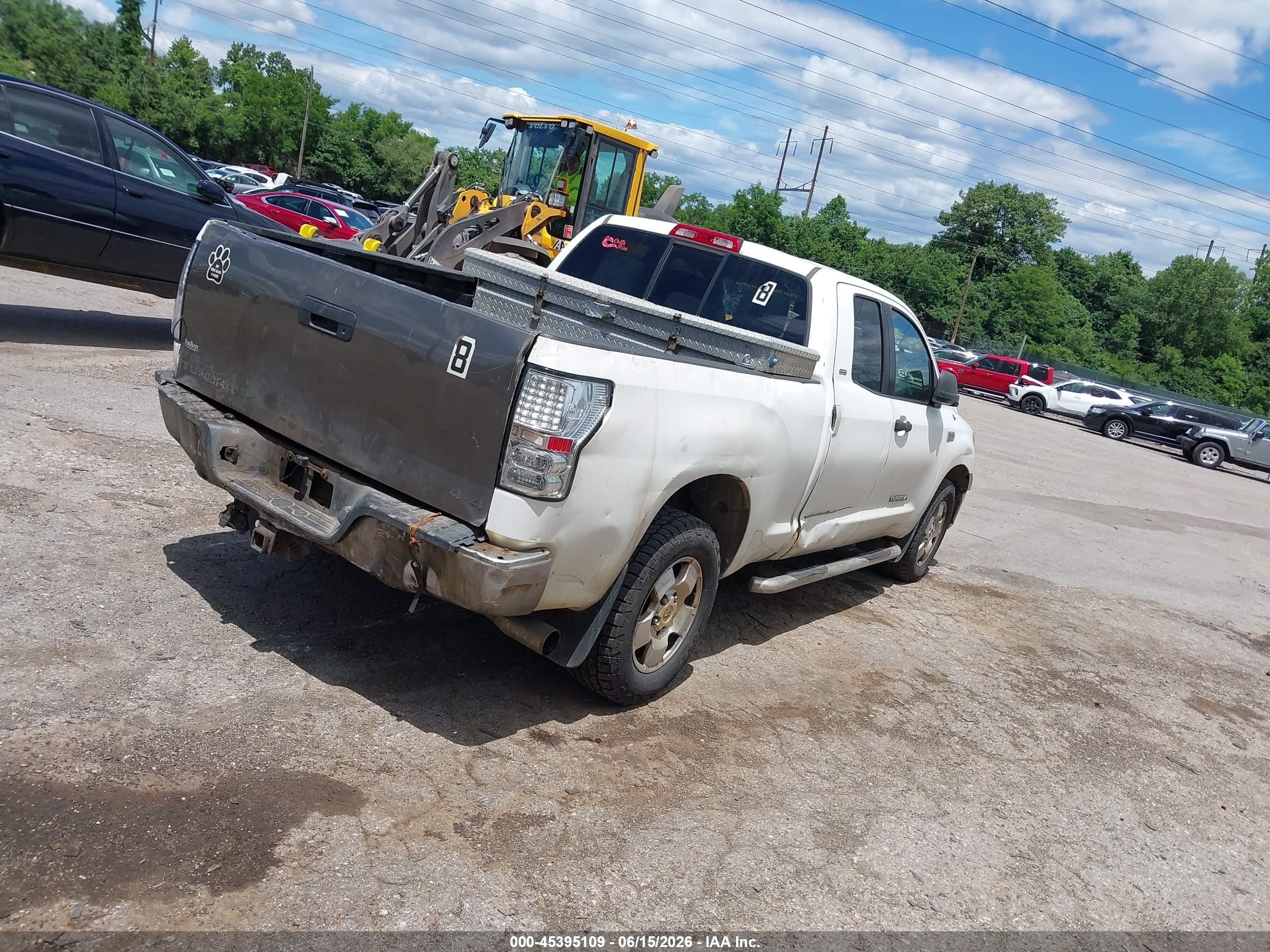2007 Toyota Tundra Sr5 V8 White vin: 5TFRV54137X018132