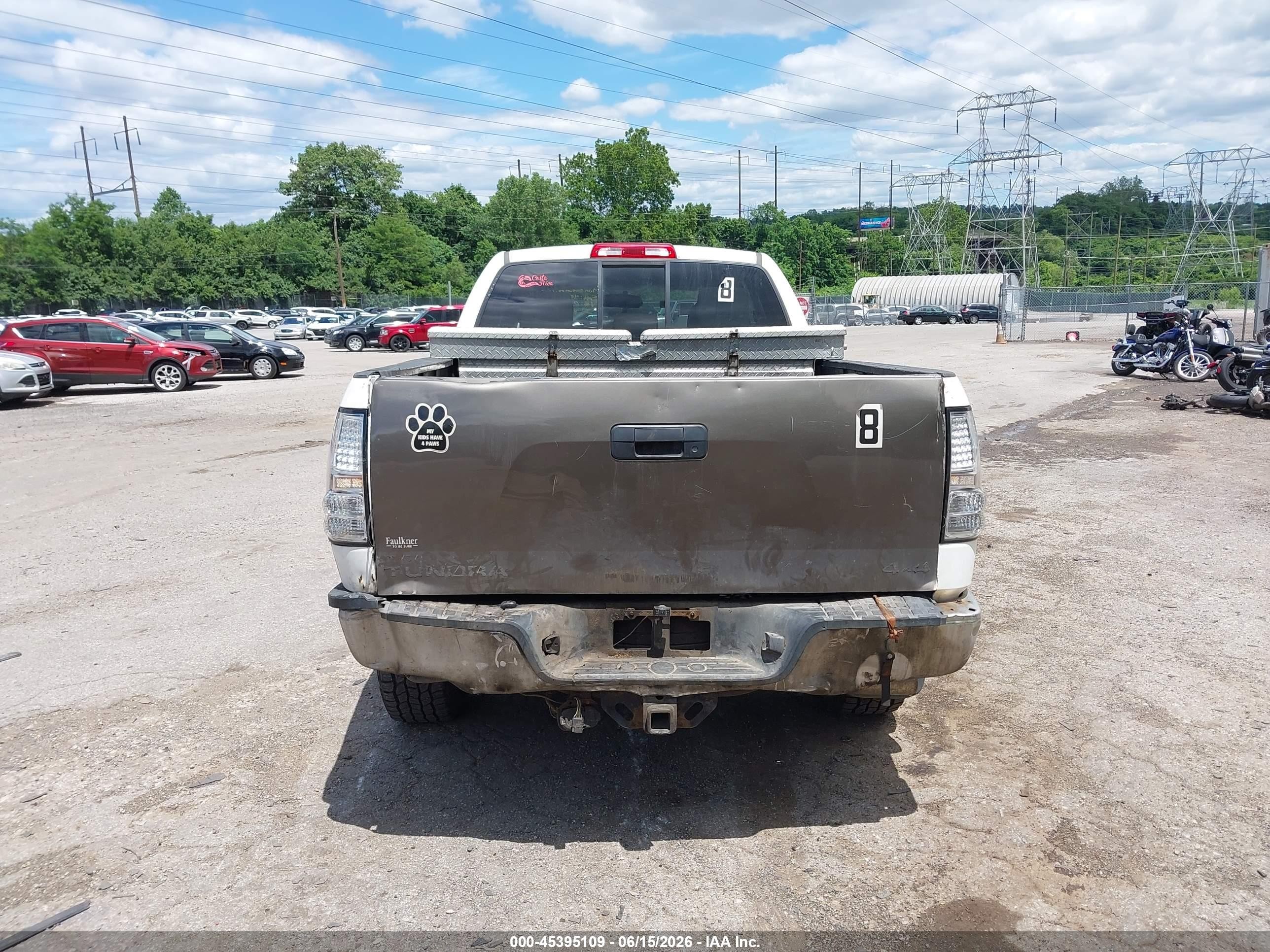 2007 Toyota Tundra Sr5 V8 White vin: 5TFRV54137X018132