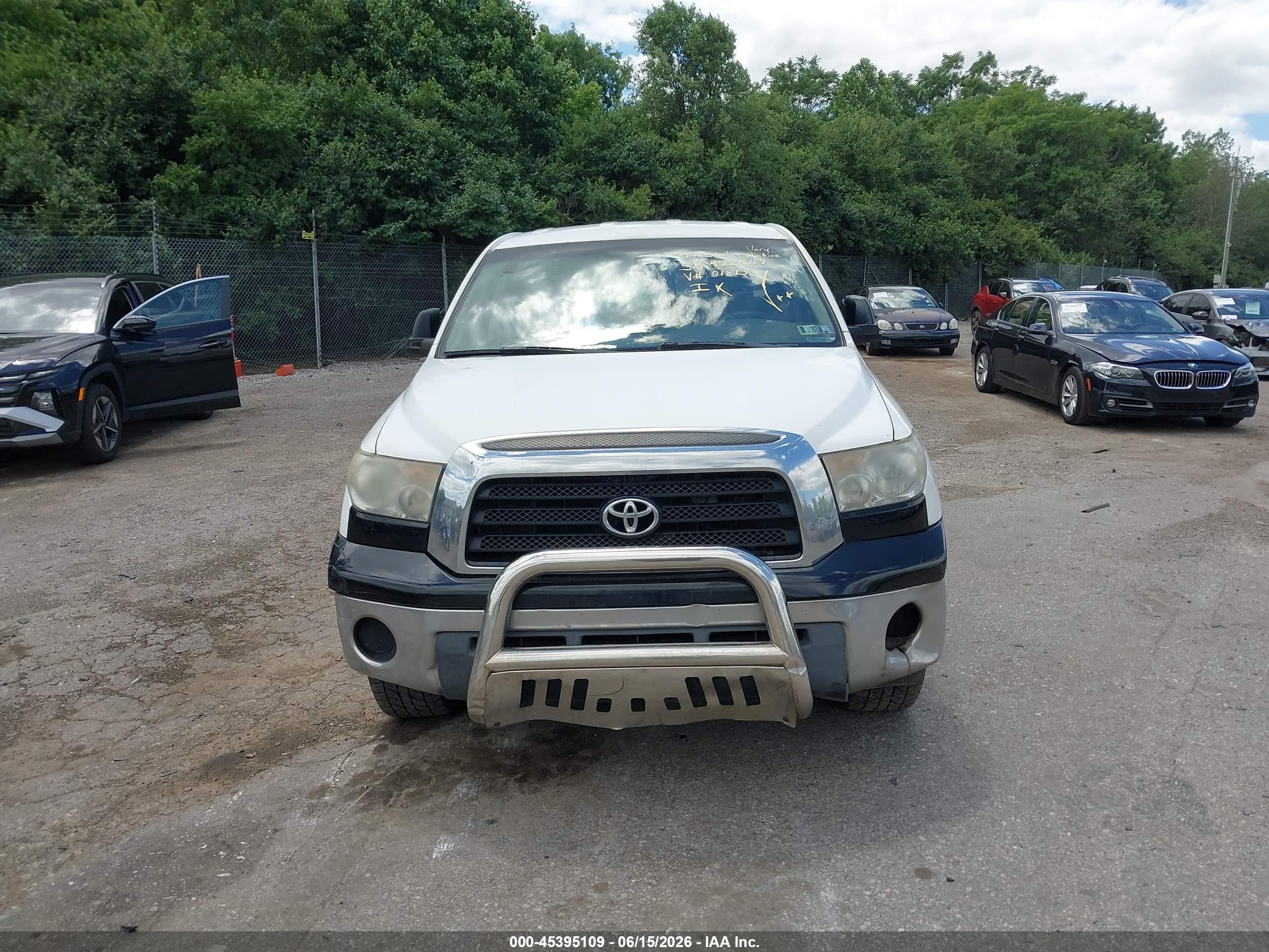 2007 Toyota Tundra Sr5 V8 White vin: 5TFRV54137X018132