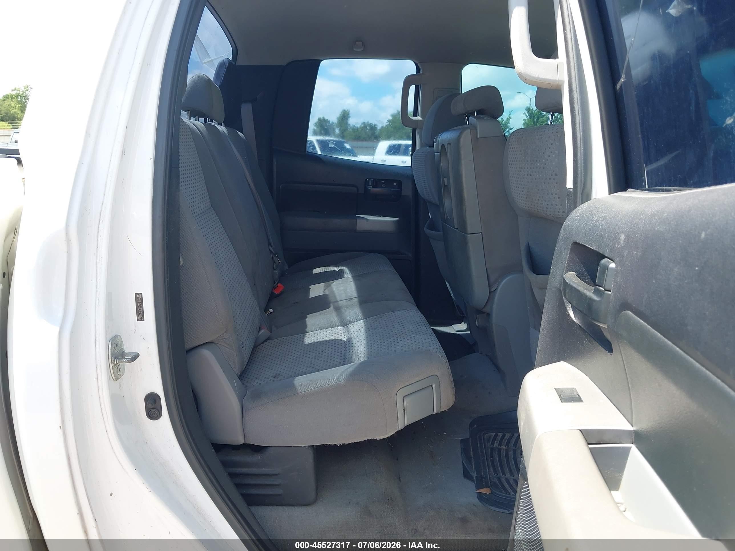 2008 Toyota Tundra Base 5.7l V8 White vin: 5TFRV54138X040567