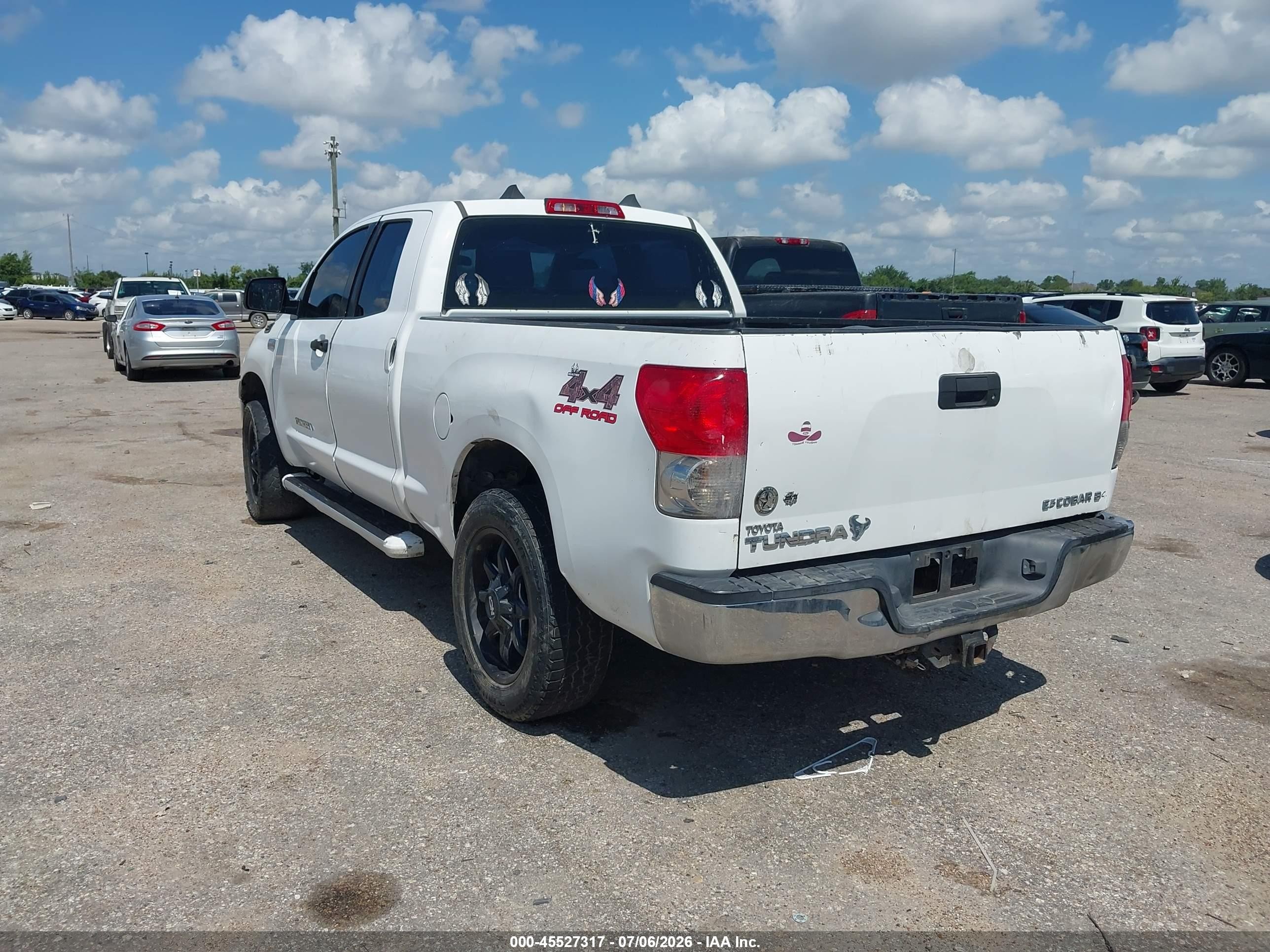 2008 Toyota Tundra Base 5.7l V8 White vin: 5TFRV54138X040567
