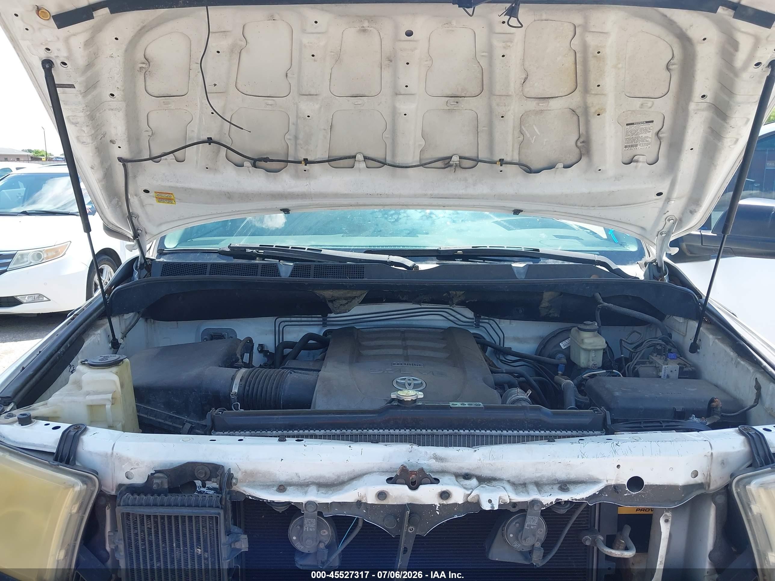 2008 Toyota Tundra Base 5.7l V8 White vin: 5TFRV54138X040567
